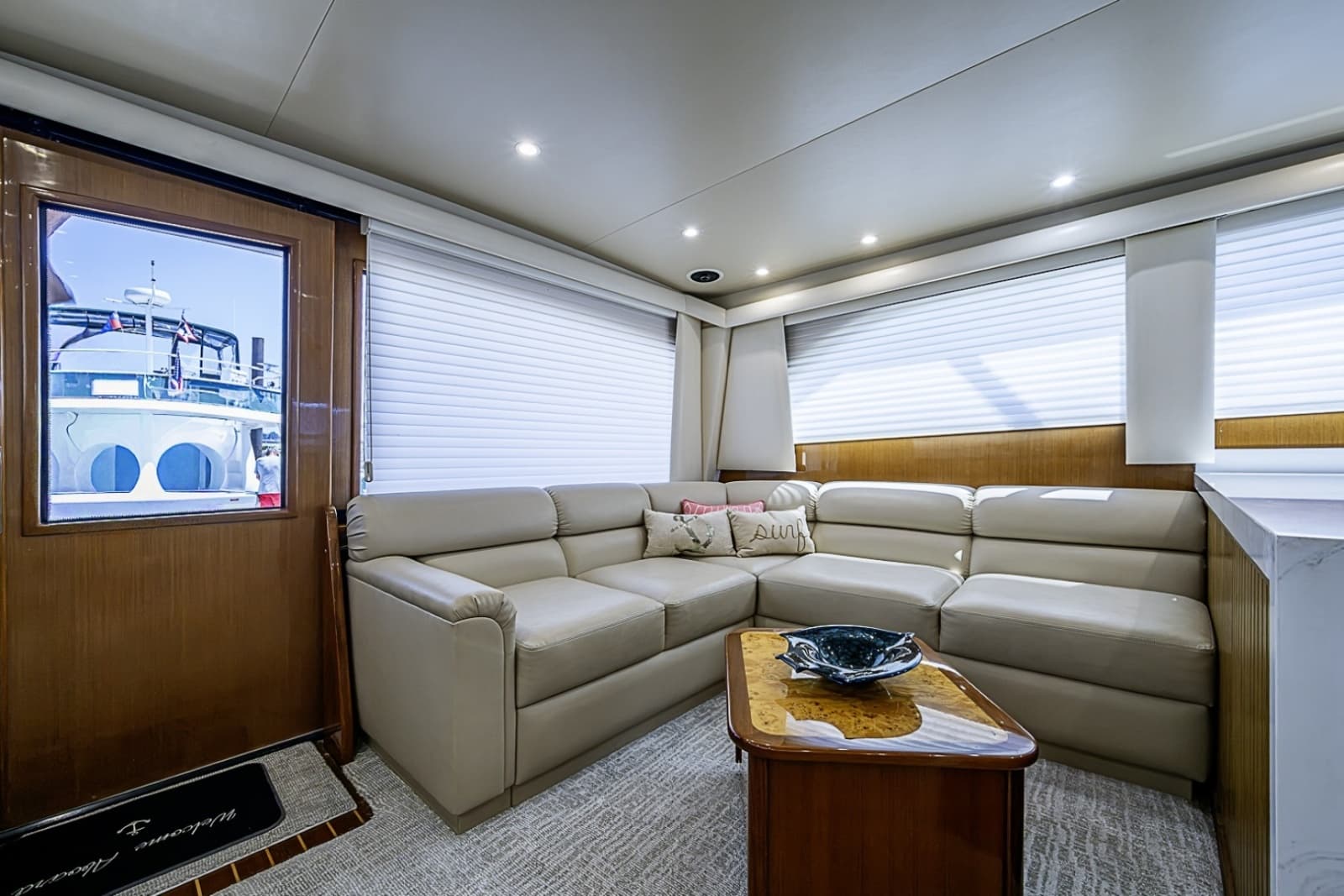 2002 Viking 52 Convertible - Photo 2