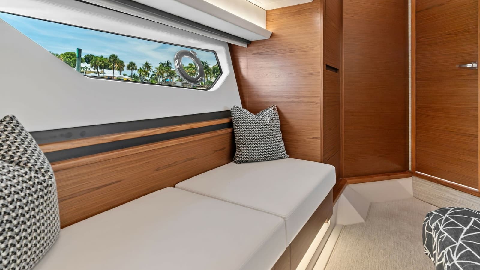 2025 Tiara Yachts 48LE - Photo 68