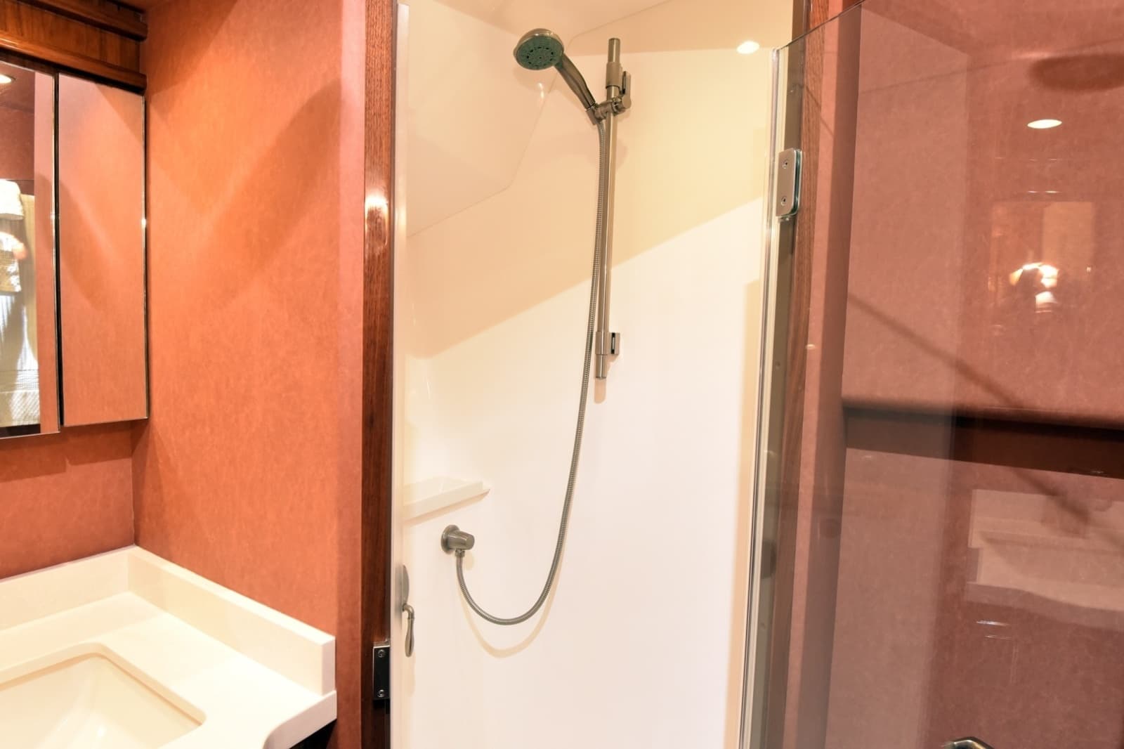 2019 Viking 80 Skybridge - Photo 109