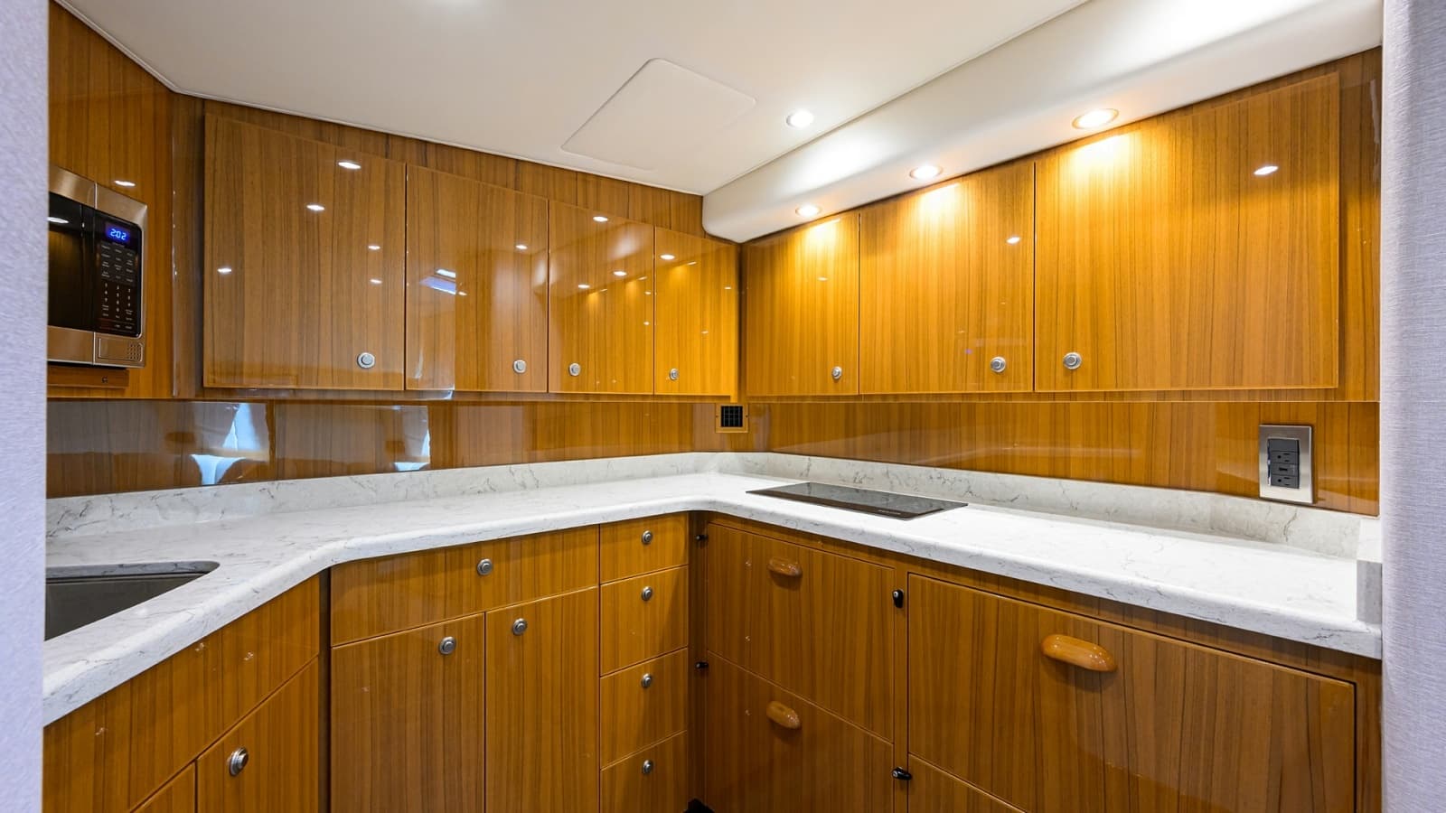 2022 Viking 44 Open - Photo 12
