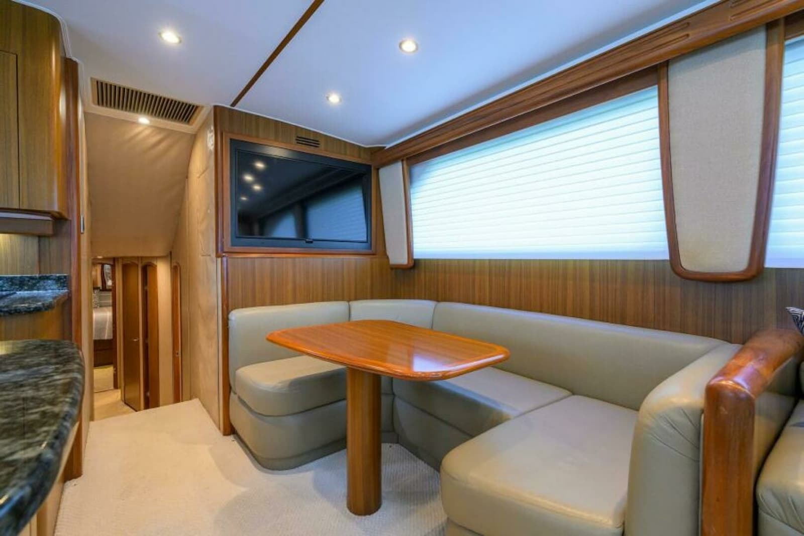 2008 Viking 60 Convertible - Photo 32