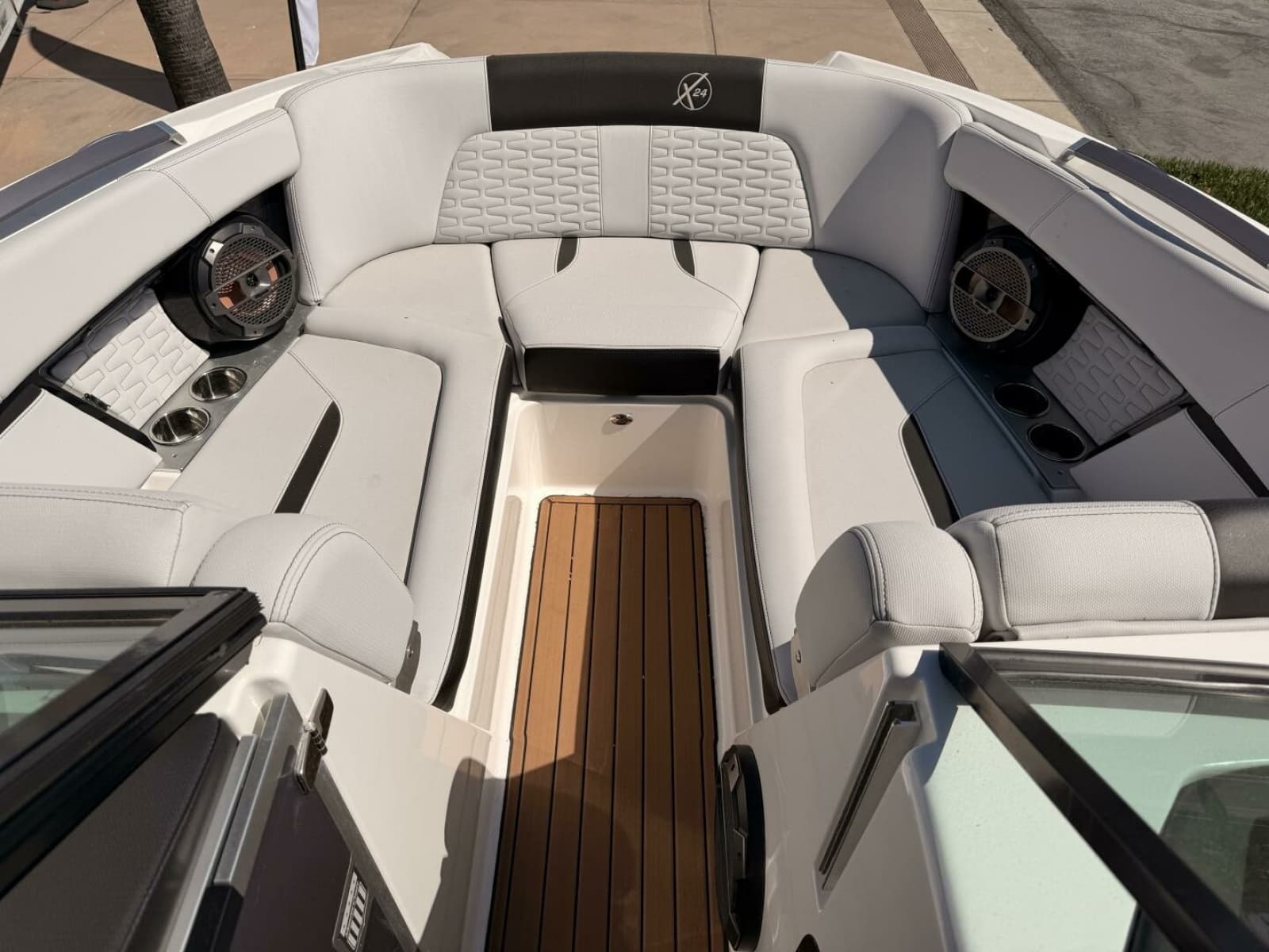 2021 Mastercraft X24 - Photo 3