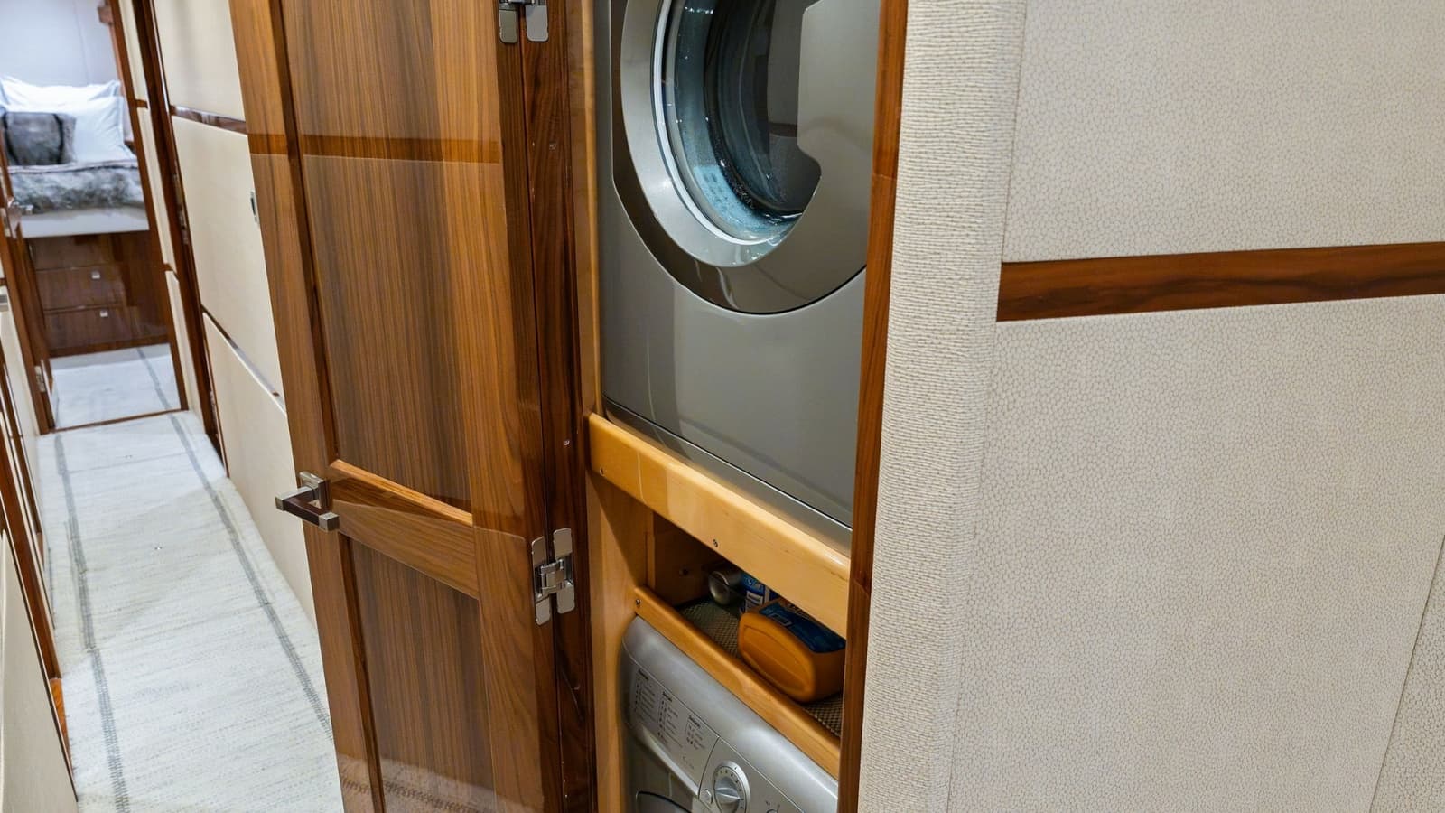 2016 Viking 80 Enclosed Bridge - Photo 30