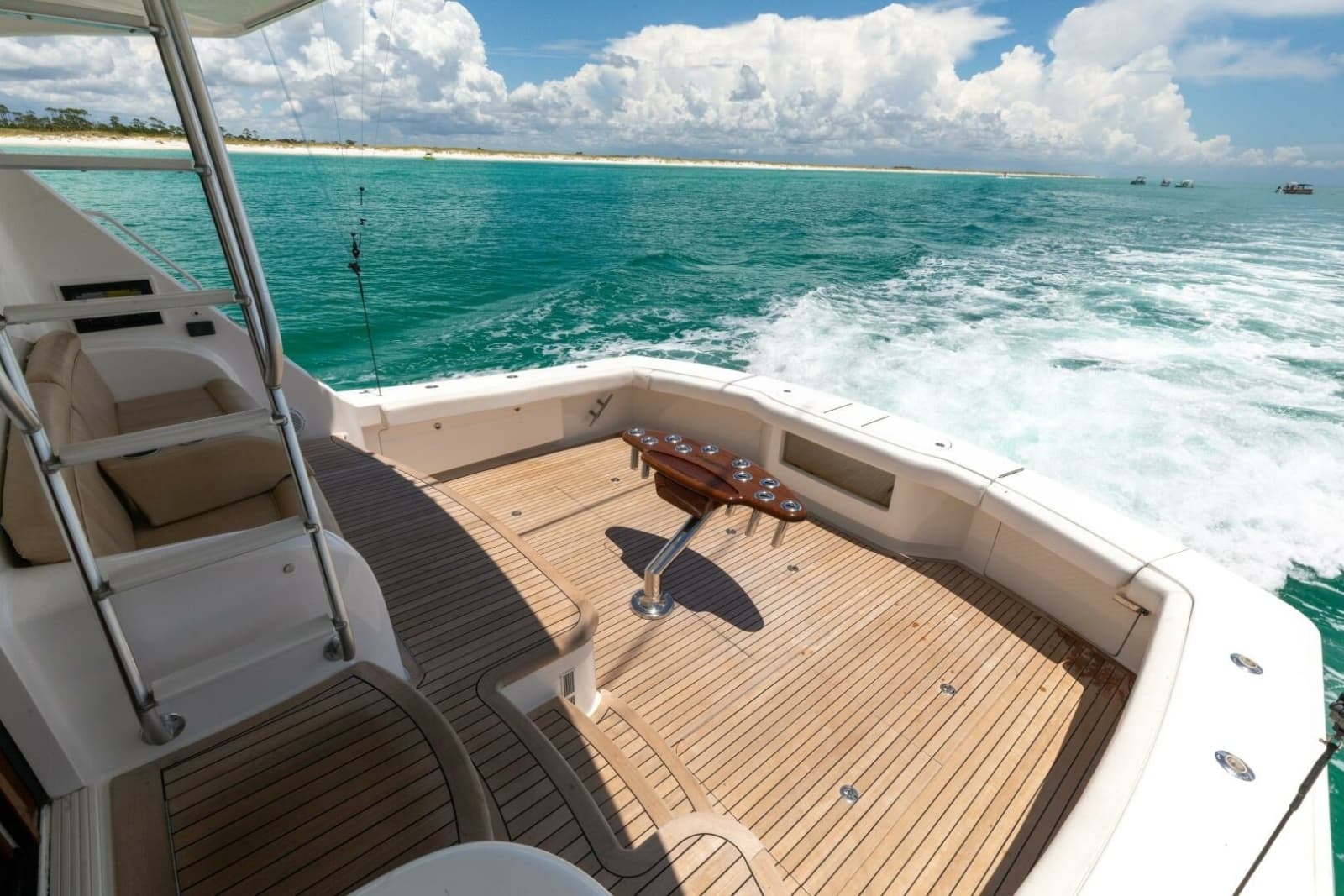 2015 Viking 70 Convertible - Photo 71