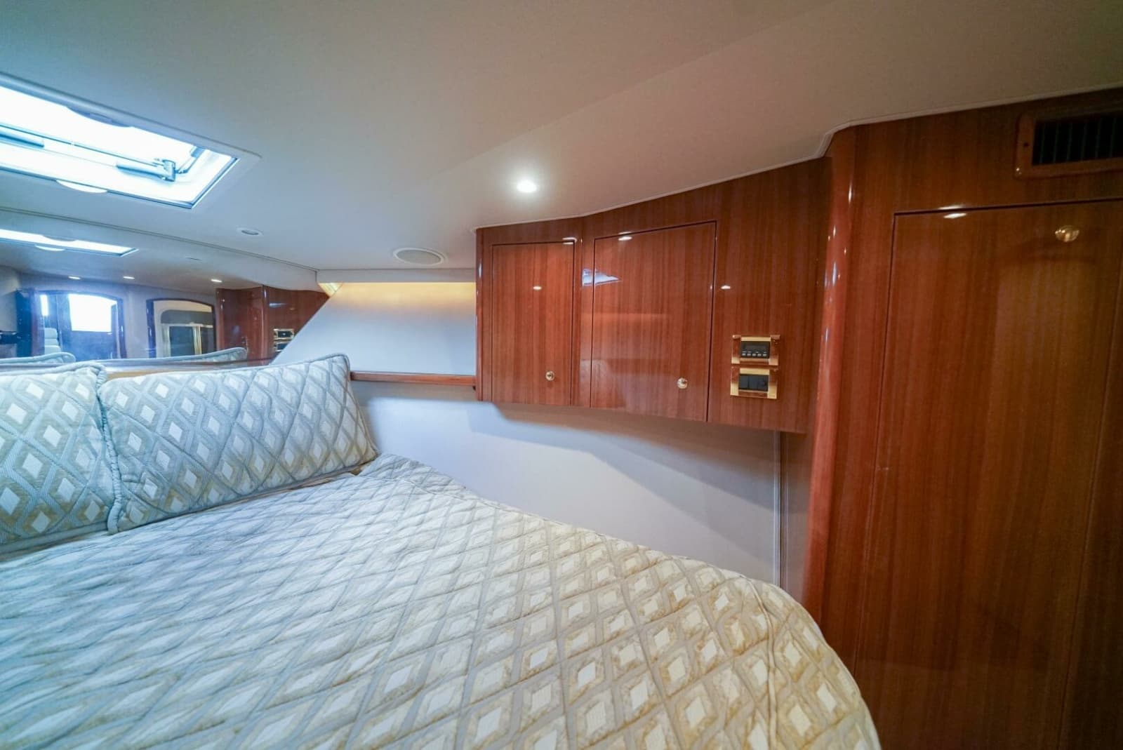 2007 Viking 45 Convertible - Photo 14