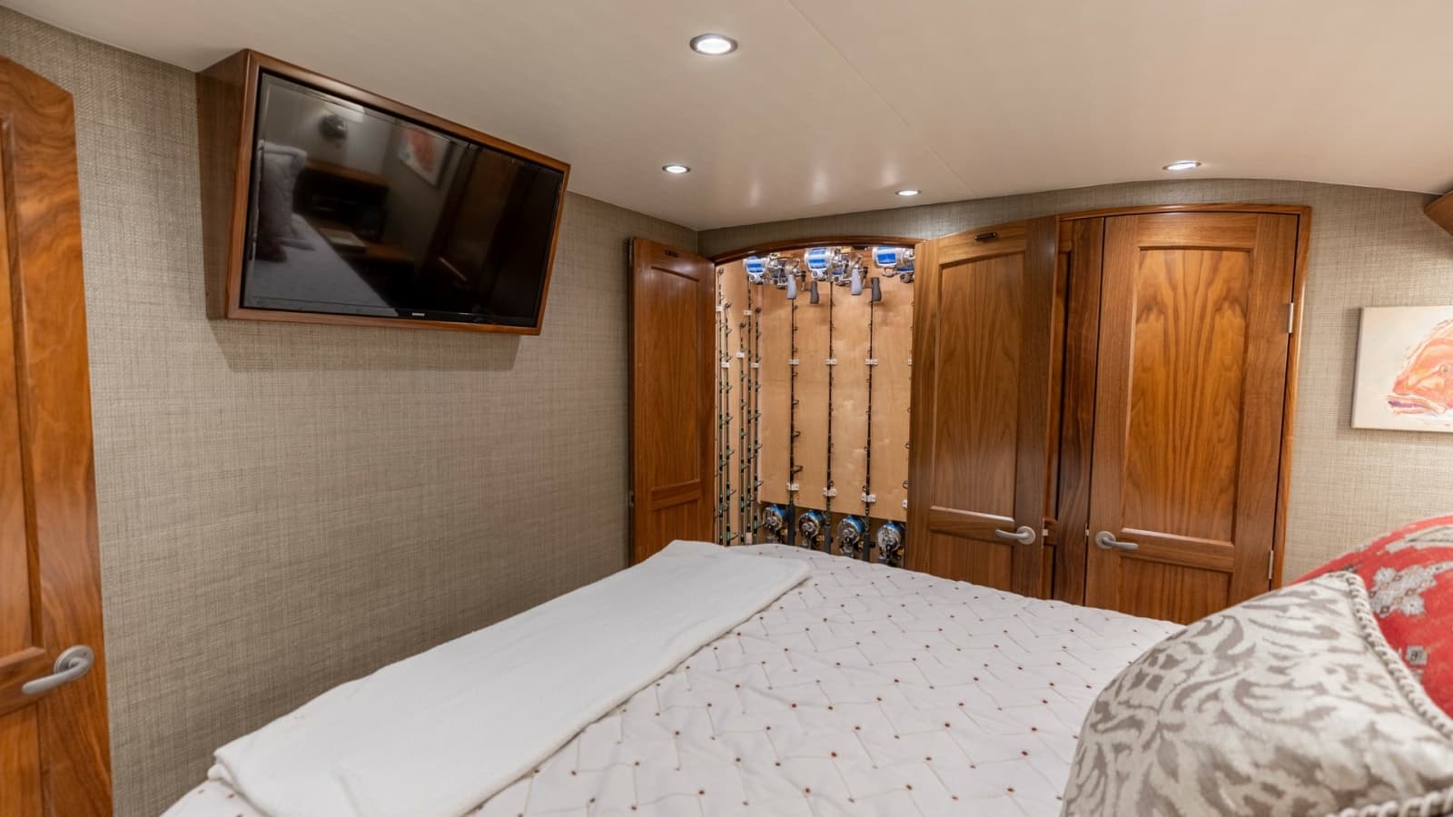 2020 Viking 62 Convertible - Photo 19