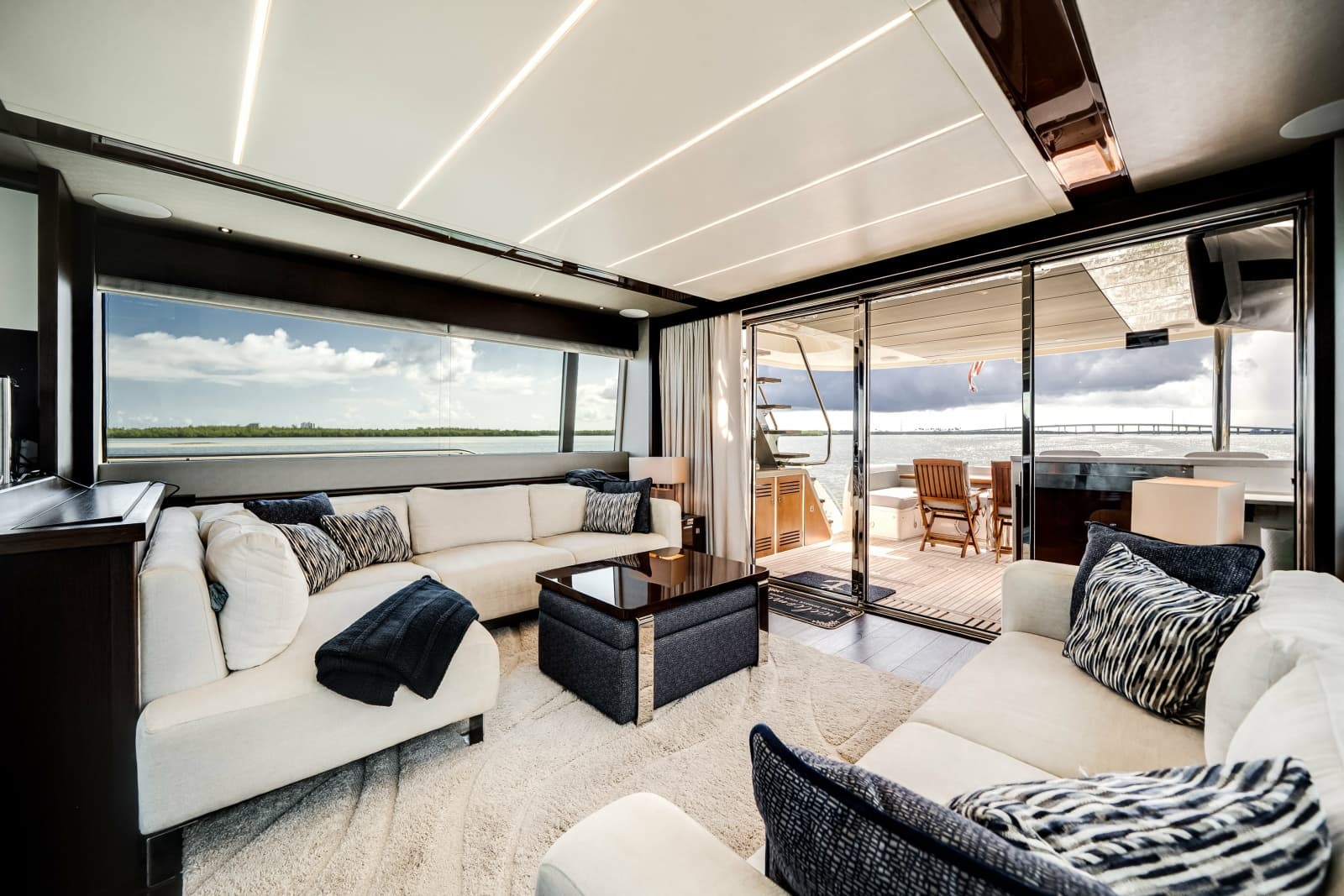 2019 Sunseeker 76 Flybridge - Photo 3