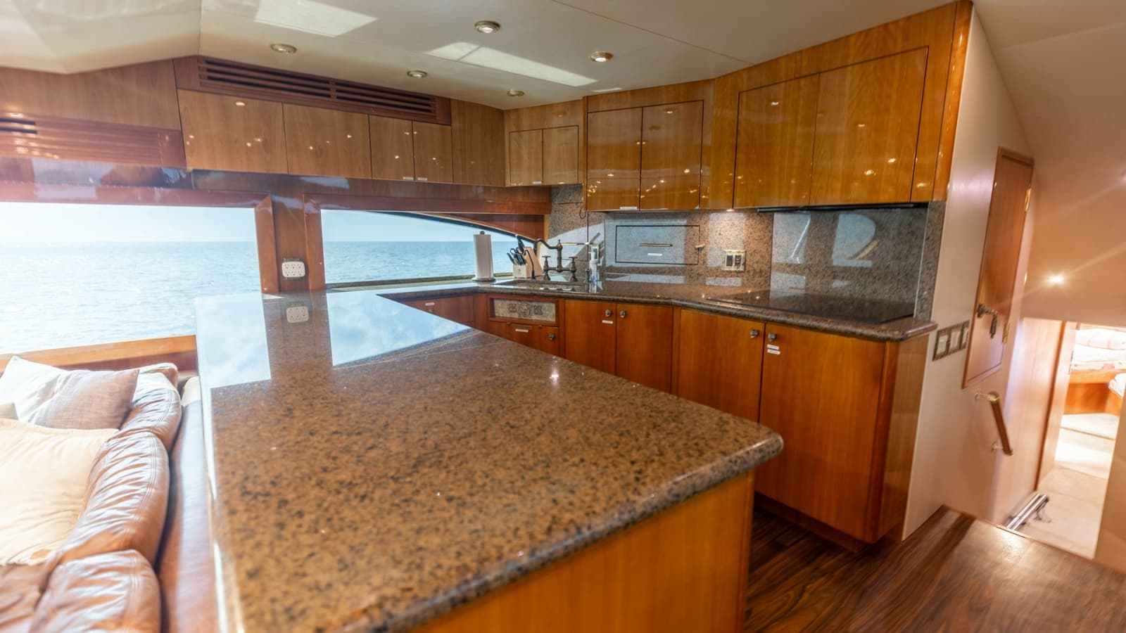 2007 Hatteras 68 Convertible - Photo 13