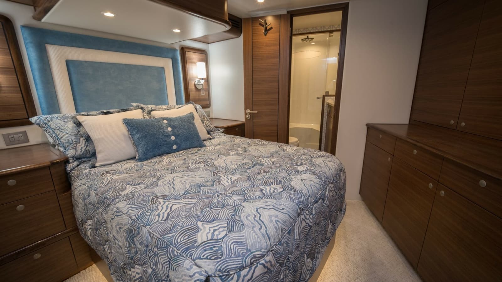 2026 Winter Custom Yachts 75 Open Convertible - Photo 17