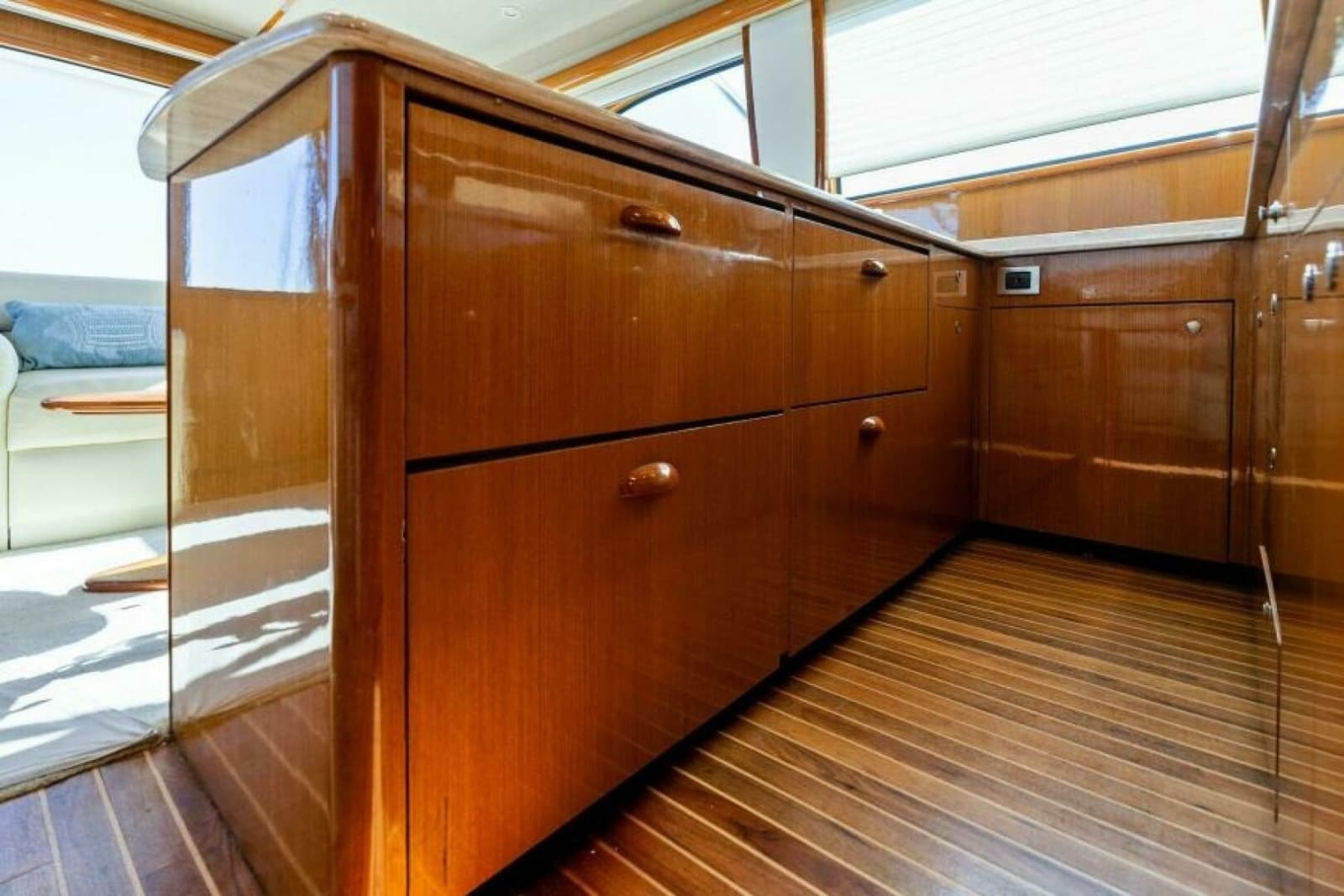 2003 Viking 48 Convertible - Photo 30