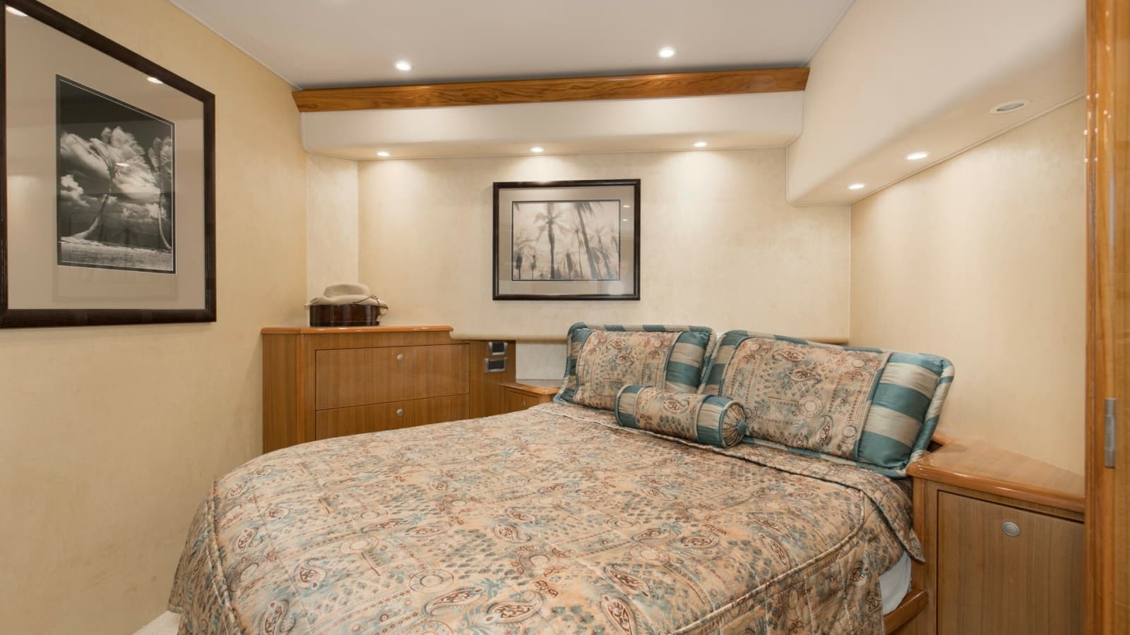 2007 Viking 64 Enclosed Bridge - Photo 22