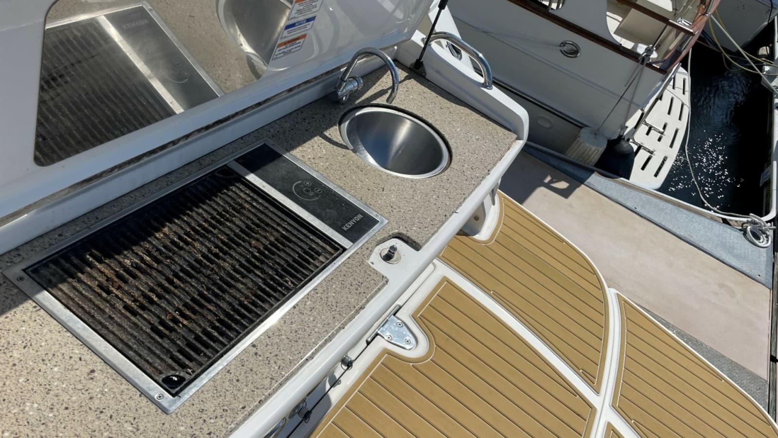 2018 Sea Ray Sundancer 350 - Photo 5