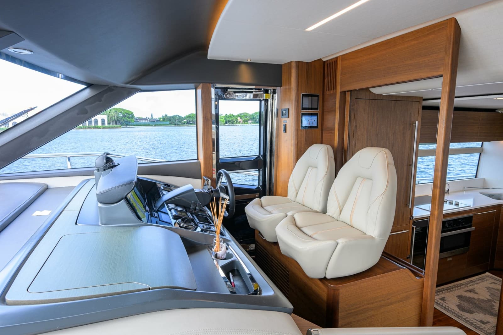 2022 Princess Y78 - Photo 31