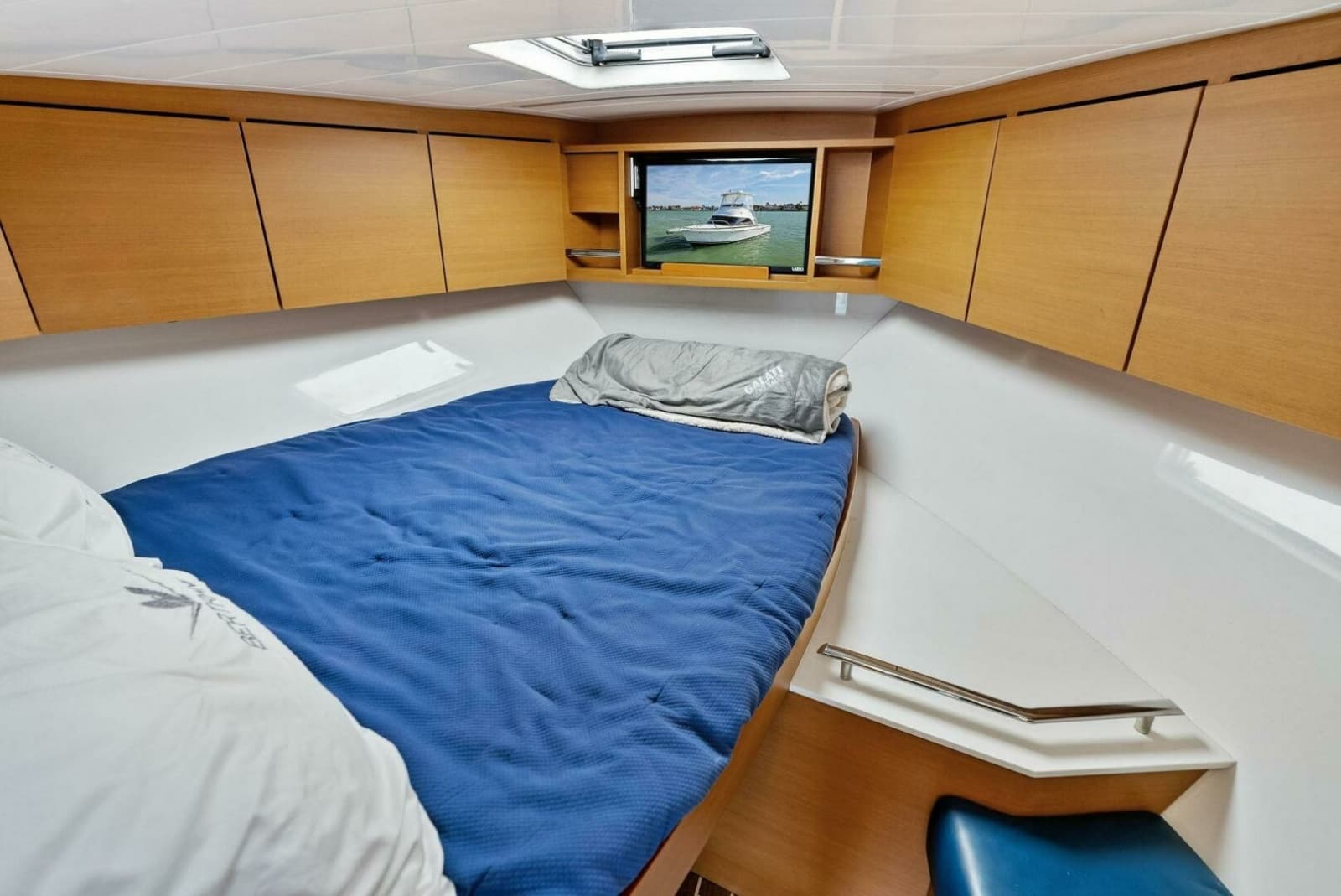 2017 Bertram 35 Flybridge - Photo 7