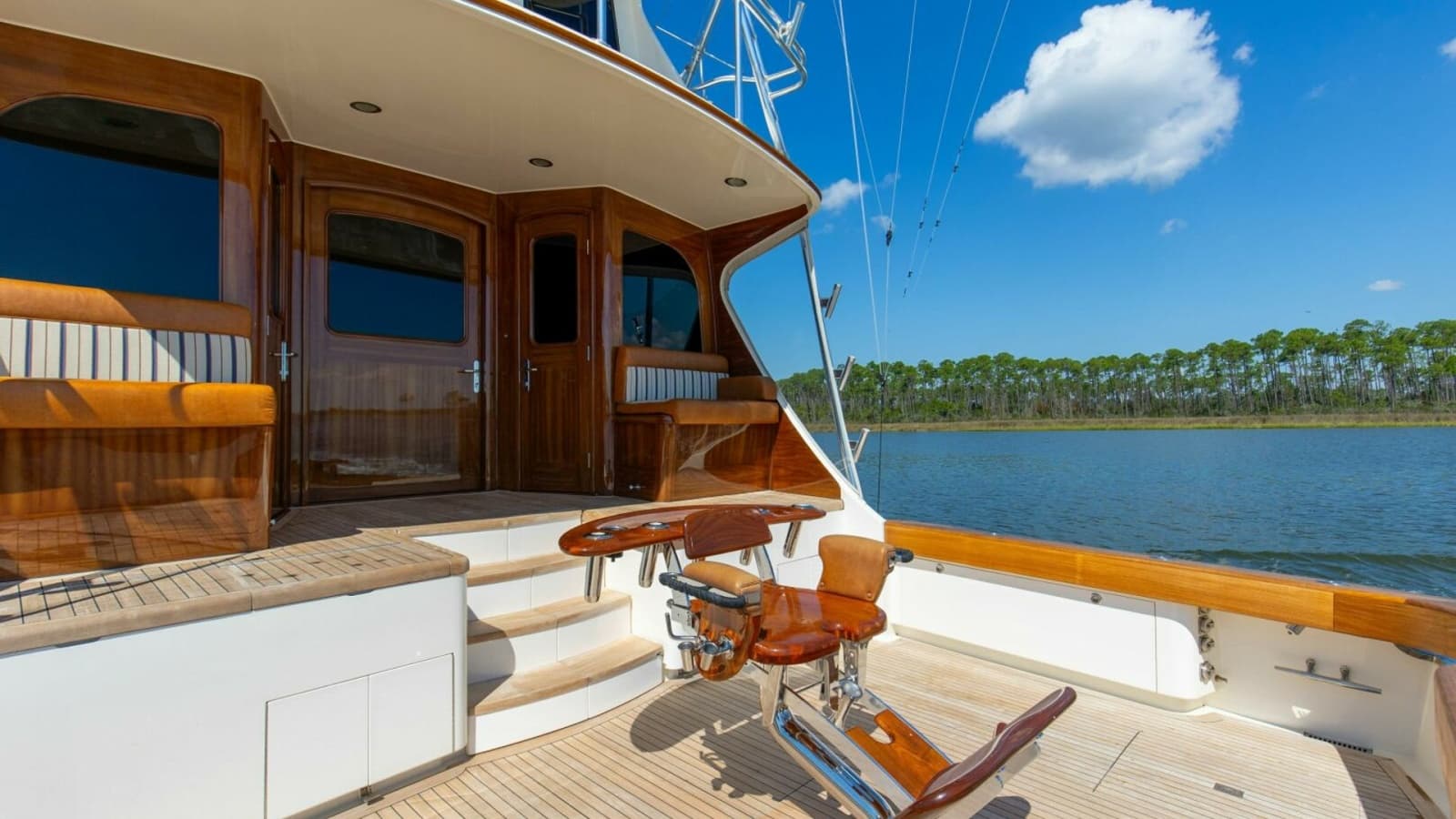 2005 Whiticar 76 Enclosed Bridge - Photo 37