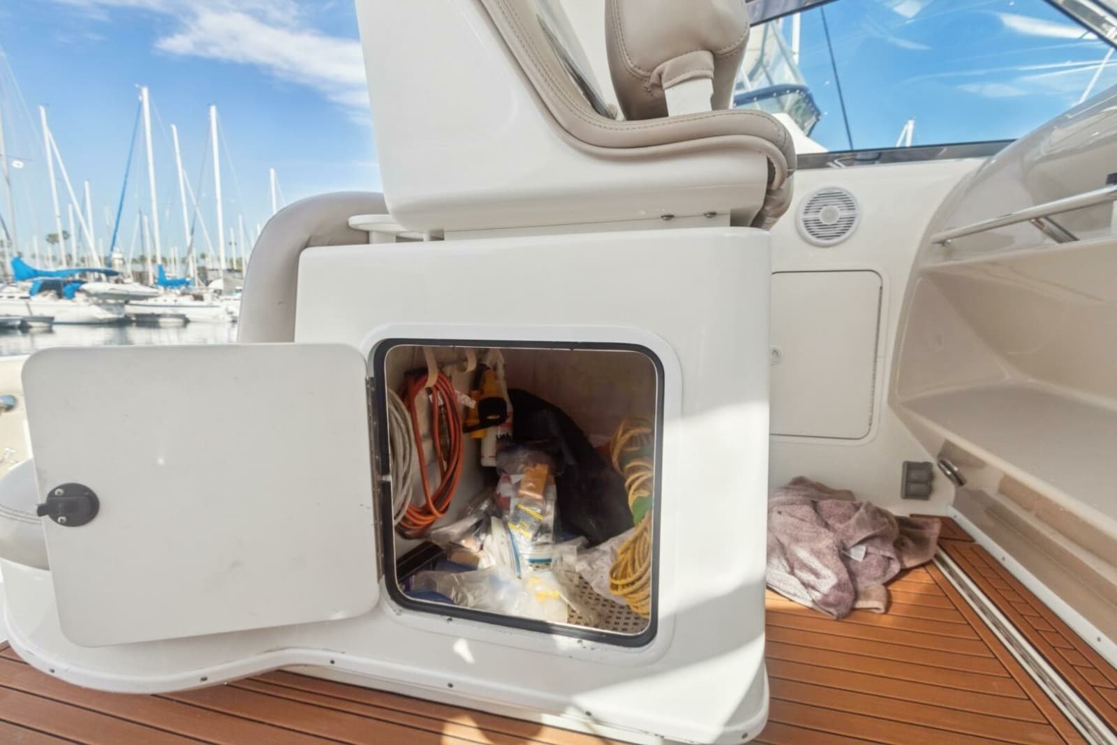 2000 Sea Ray 370 Express Cruiser - Photo 27