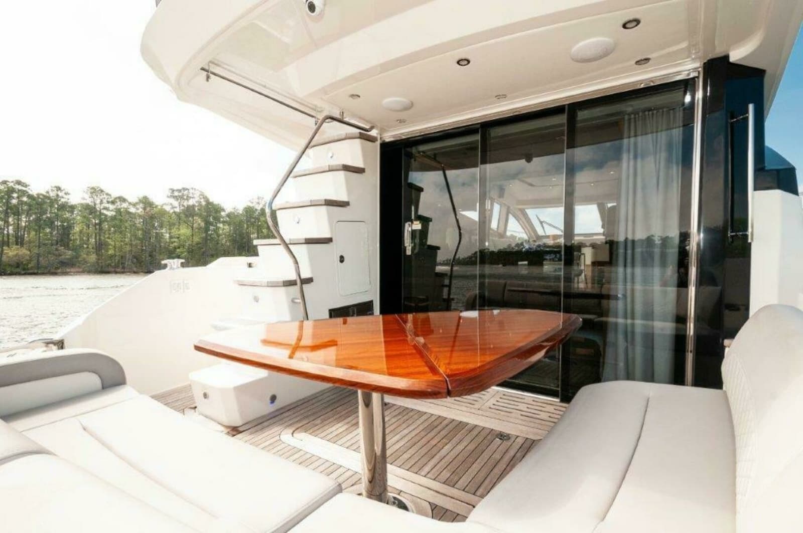 2018 Sea Ray L550 Flybridge - Photo 42