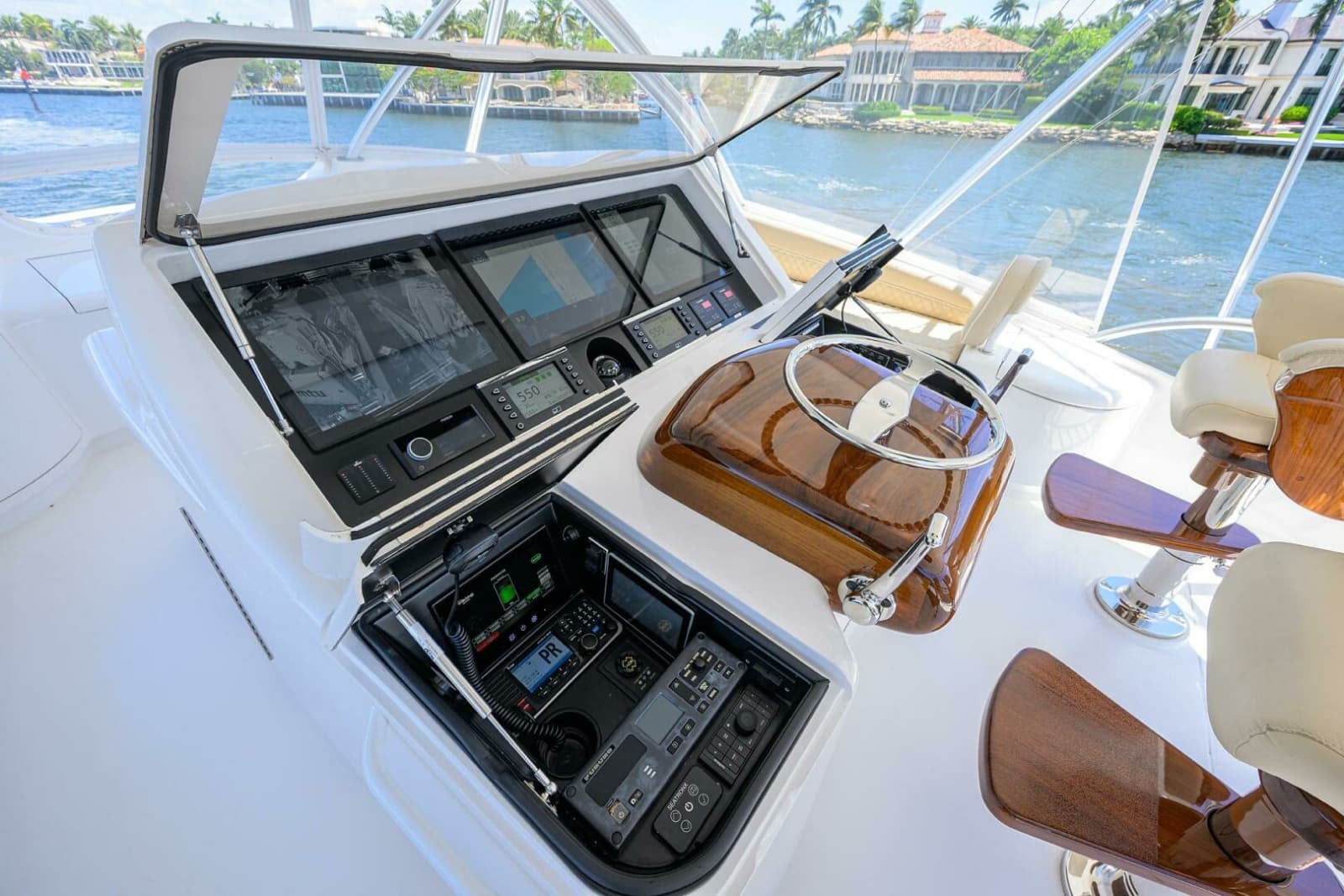 2021 Viking 72 Convertible - Photo 28