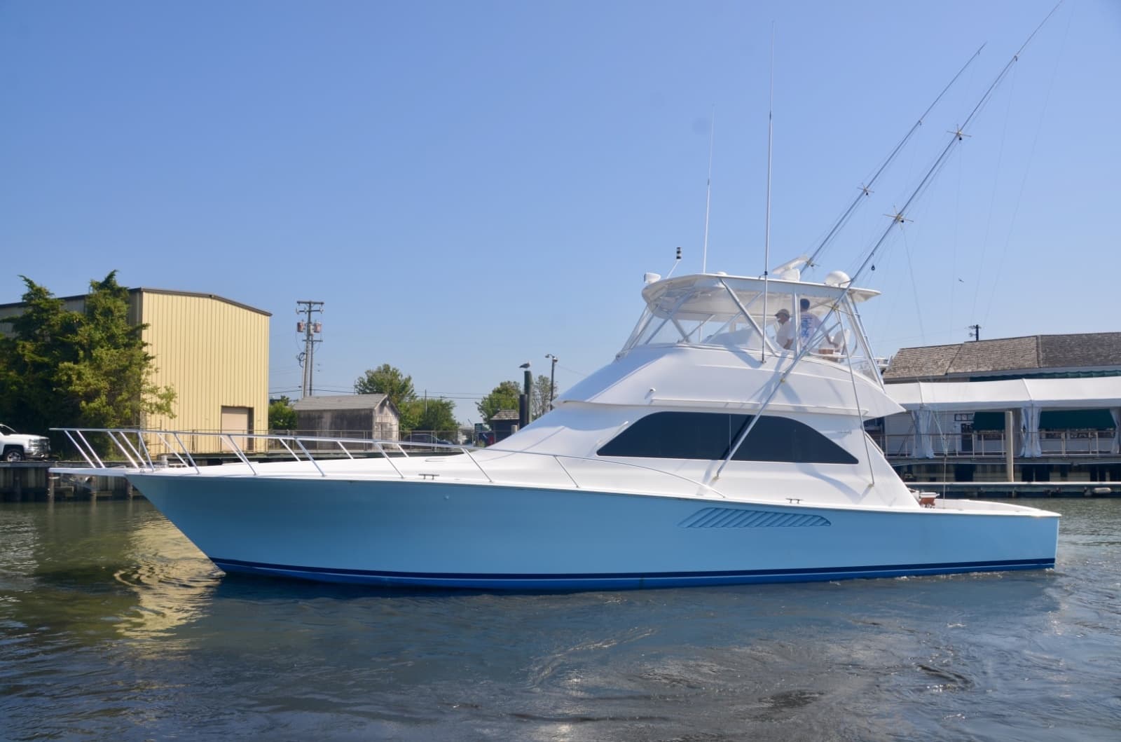 2003 Viking 52 Convertible - Photo 2