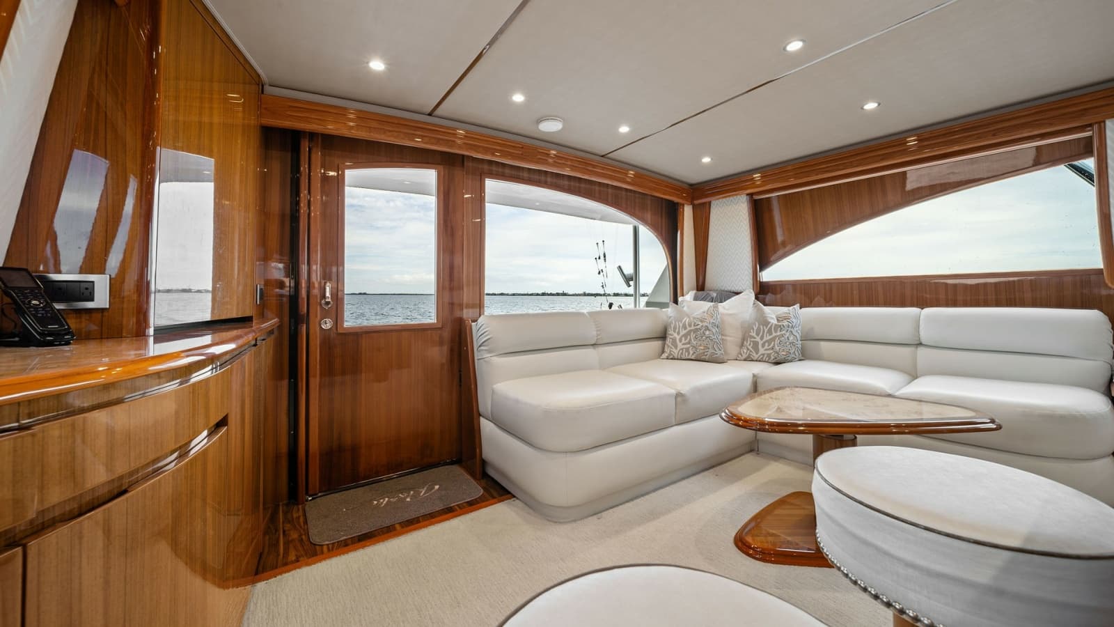 2015 Viking 55 Convertible - Photo 35