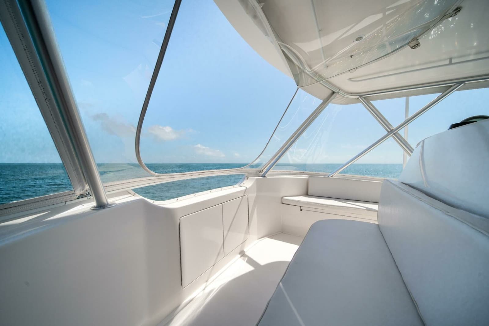 2006 Viking 52 Convertible - Photo 27
