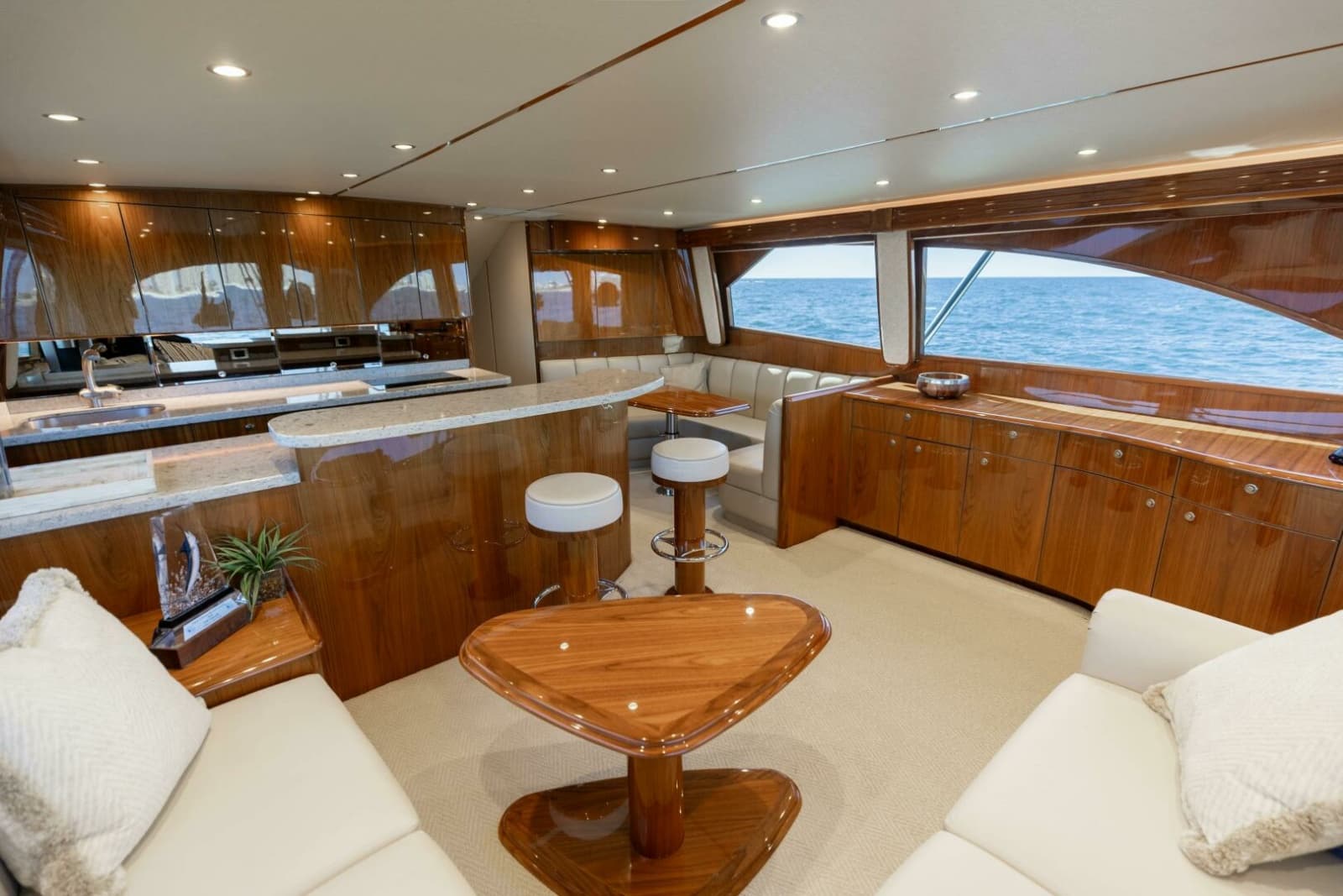2020 Viking 62 Convertible - Photo 8