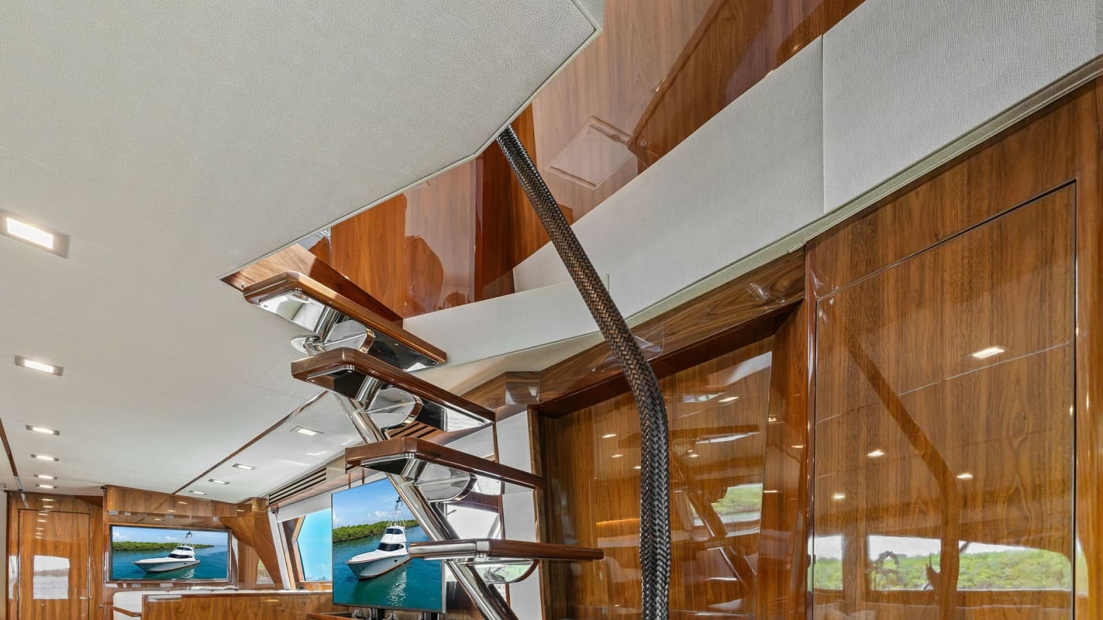 2016 Viking 80 Enclosed Bridge - Photo 11