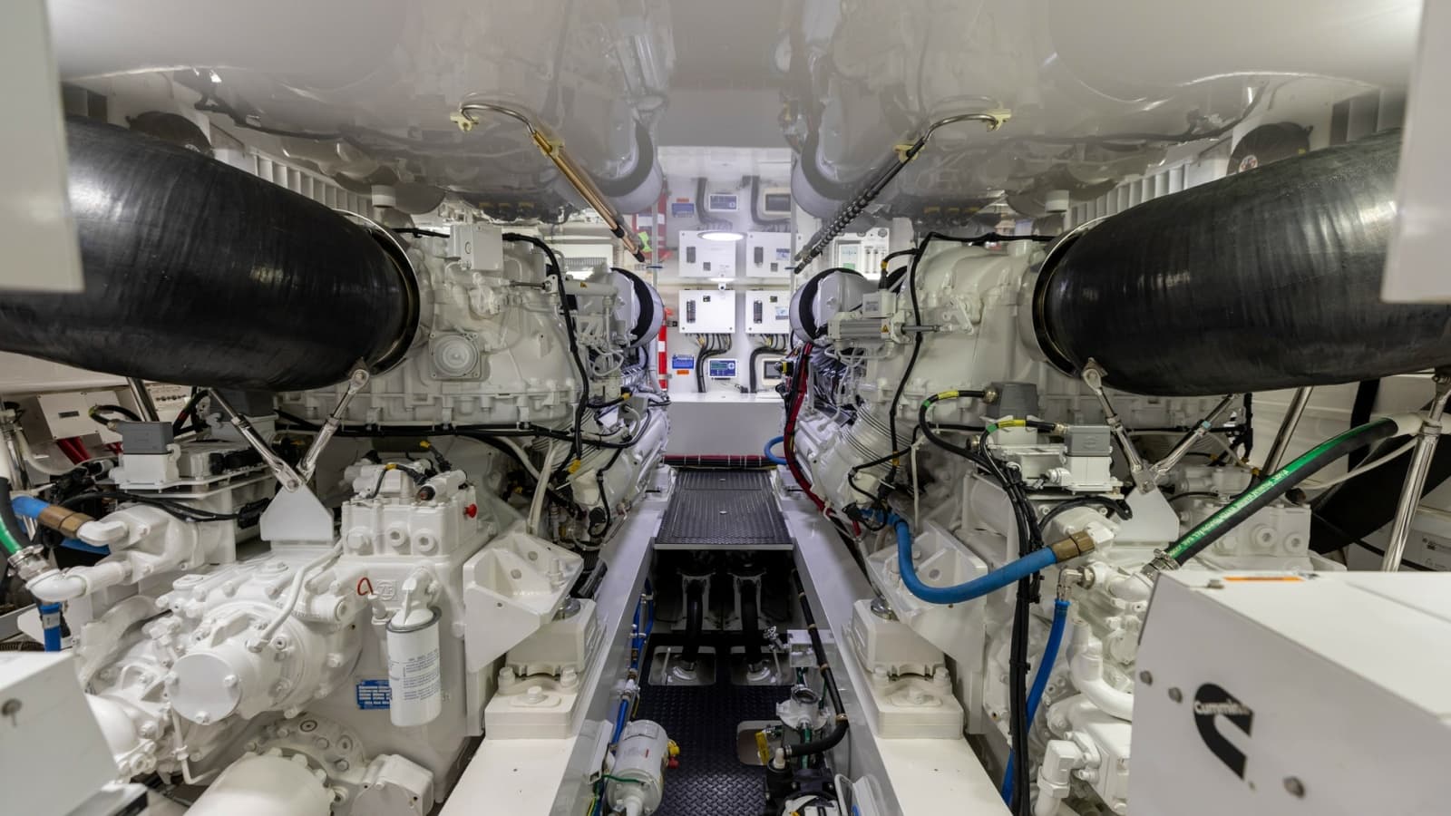 2020 Viking 62 Convertible - Photo 43