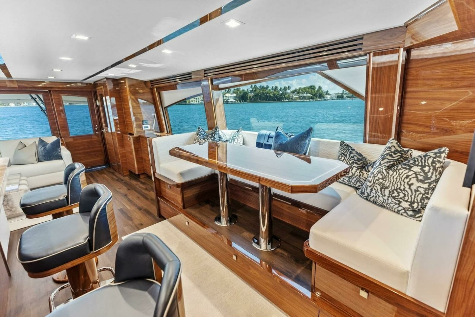 2026 Viking 82 Convertible - Photo 57