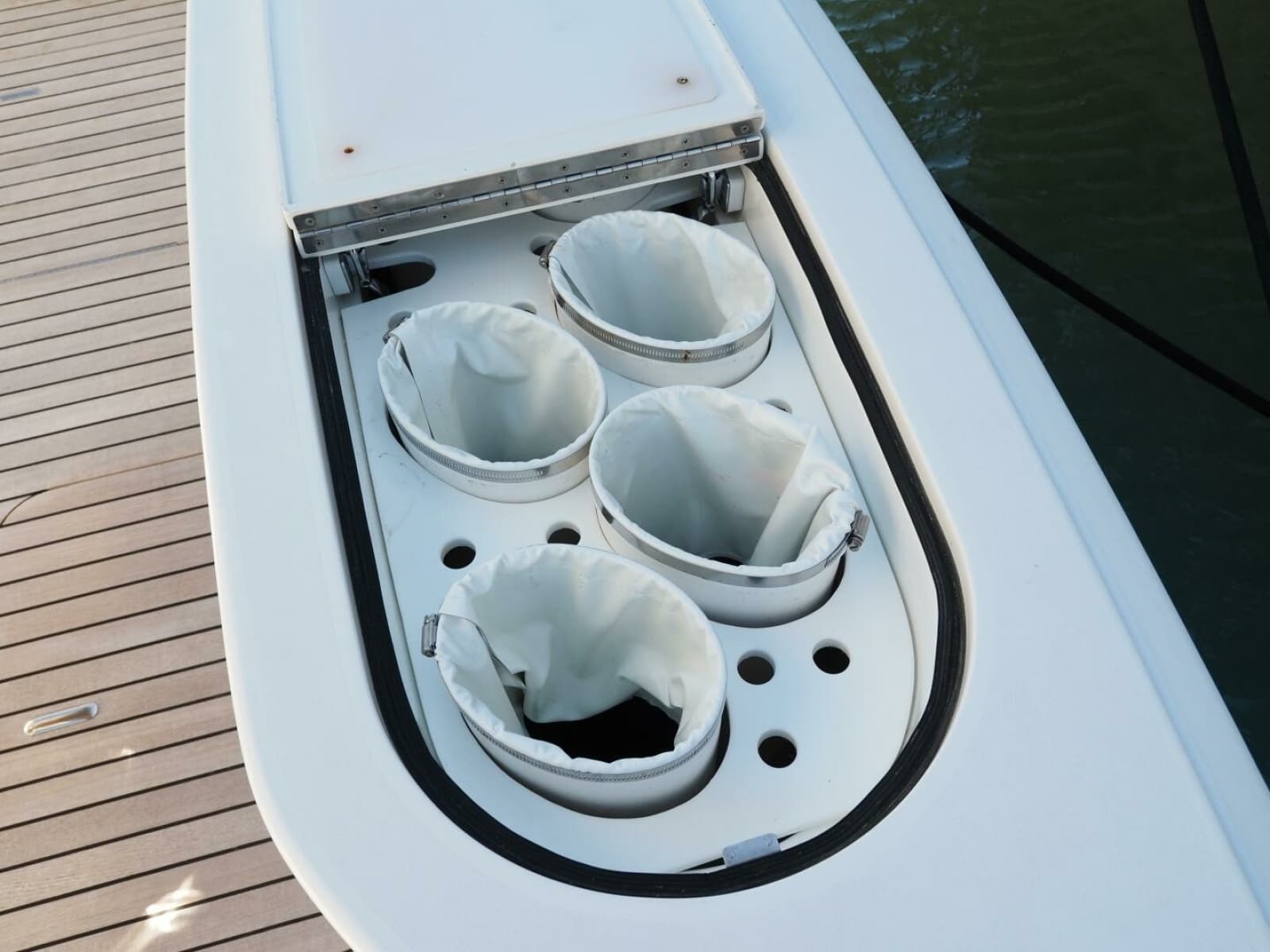 2017 Viking 52 Convertible - Photo 44