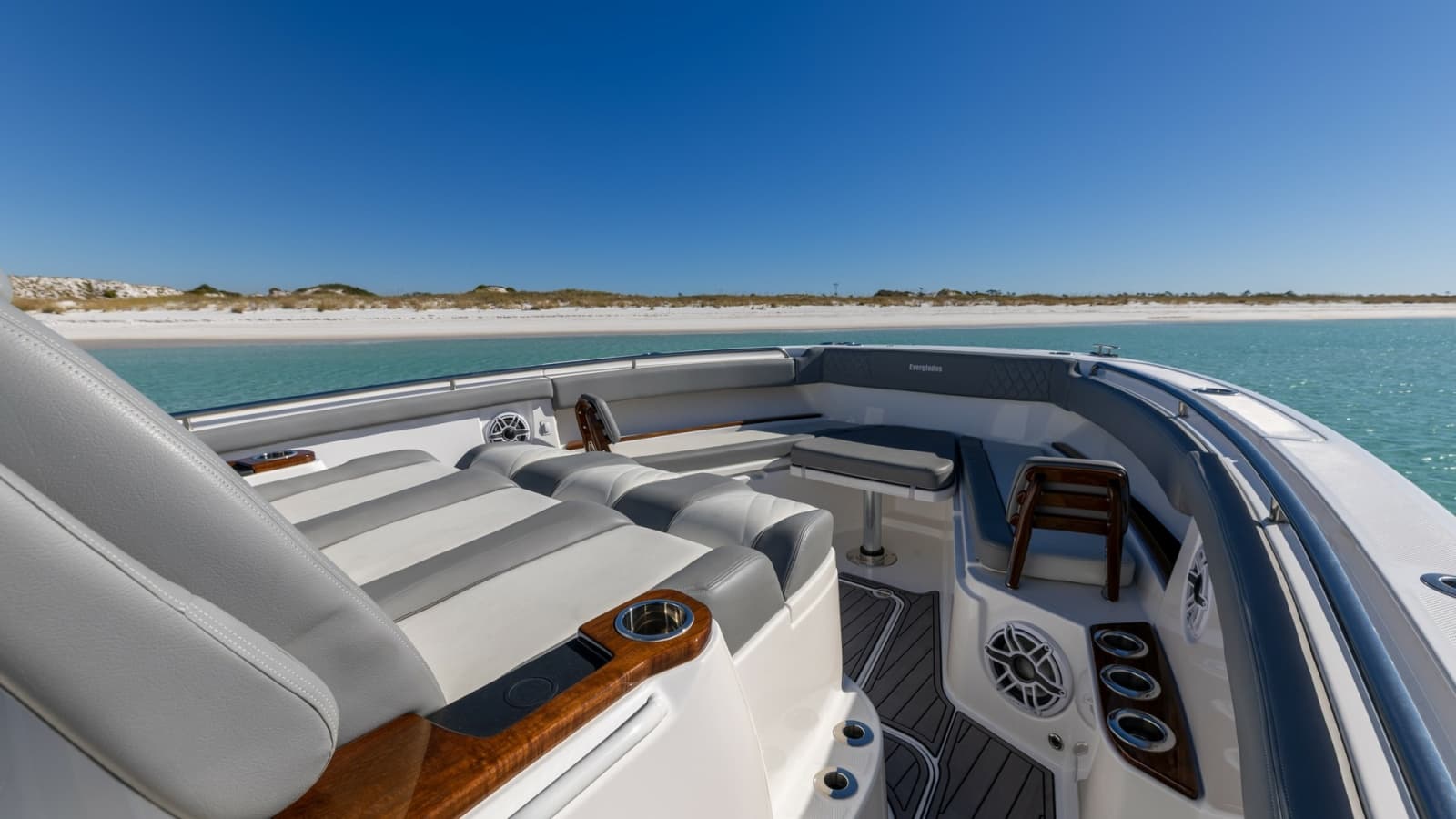 2024 Everglades 455 Center Console - Photo 9