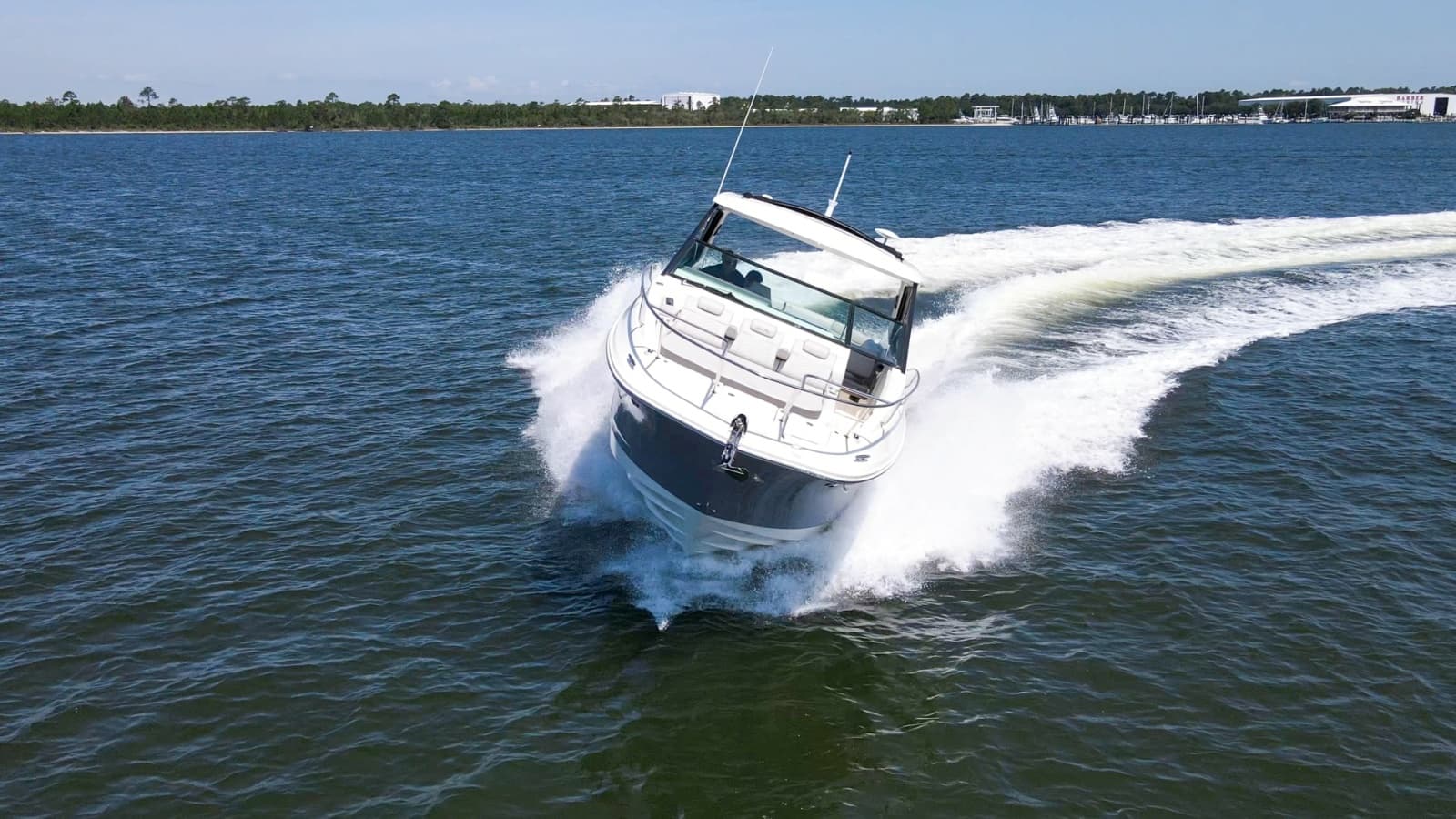 2022 Sea Ray 320 Sundancer OB - Photo 40