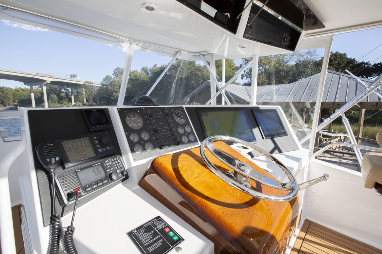 2001 Viking 50 Convertible - Photo 6