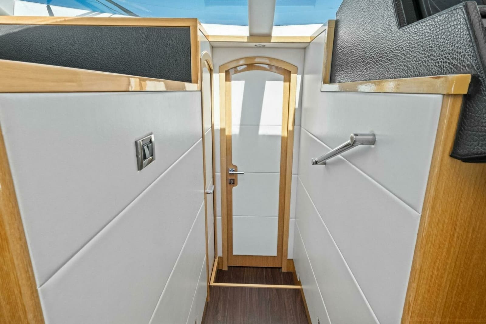2018 Mares 47 Outboard Express Catamaran - Photo 10