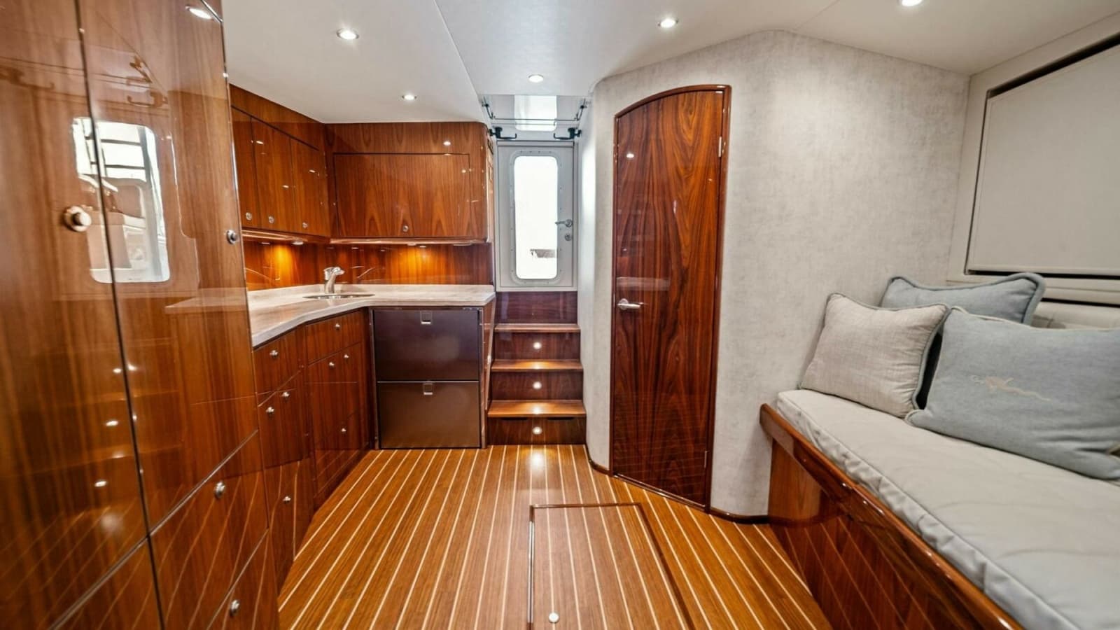 2021 Viking 46 Billfish - Photo 109