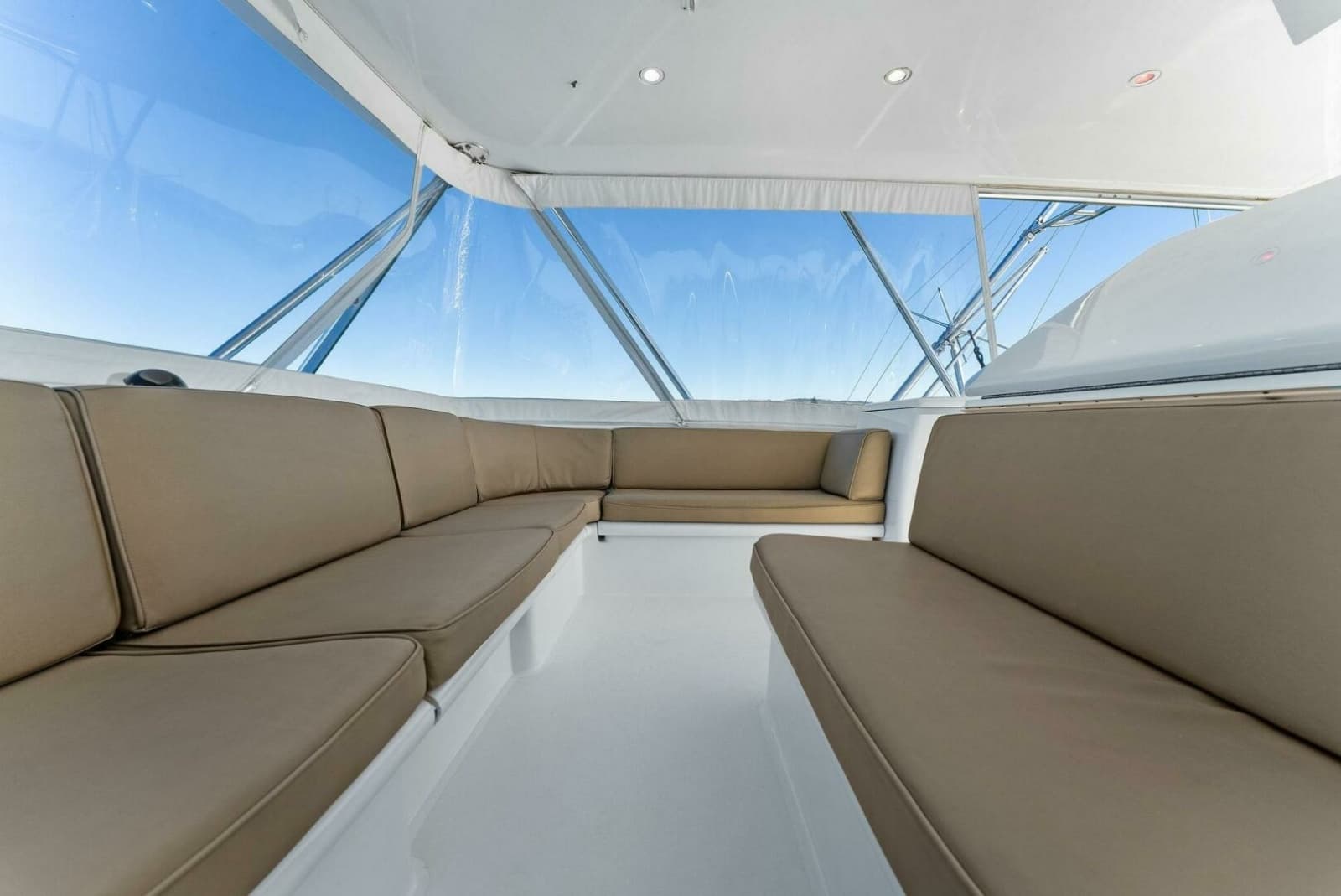 2007 Hatteras 64 Convertible - Photo 43