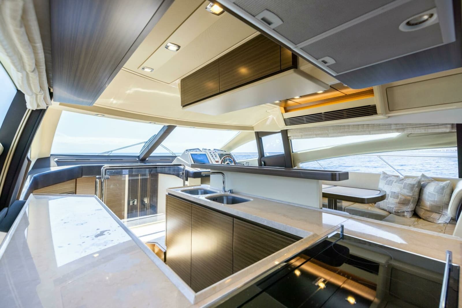 2015 Azimut 64 Flybridge - Photo 8