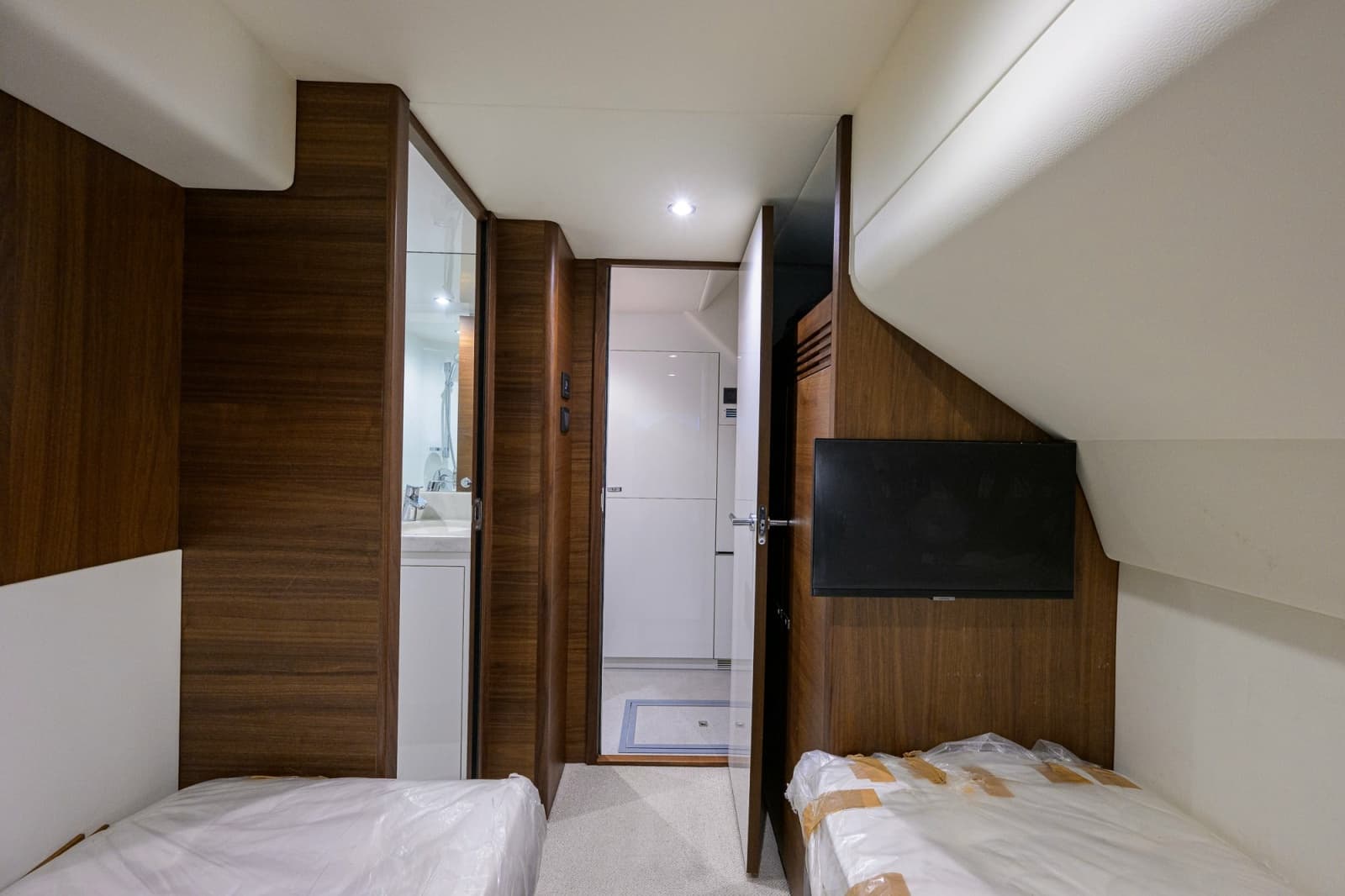 2022 Princess Y78 - Photo 27