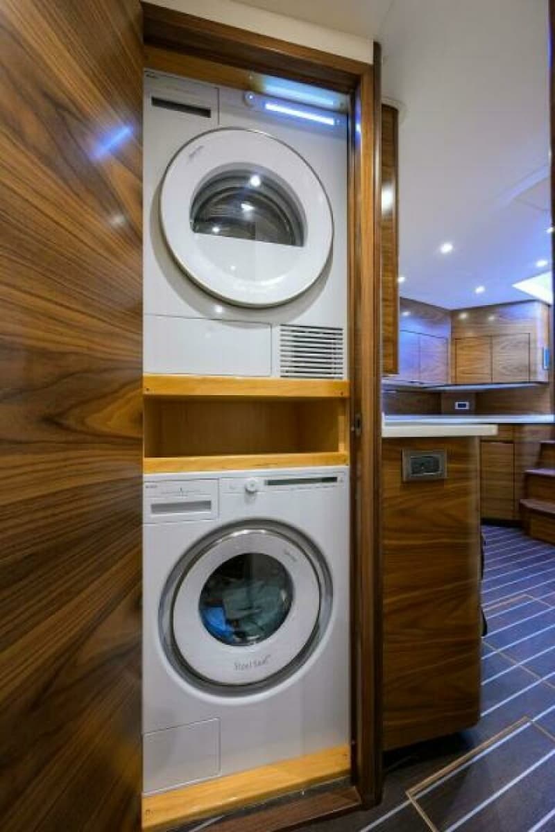 2024 Viking 54 Sport Coupe - Photo 14