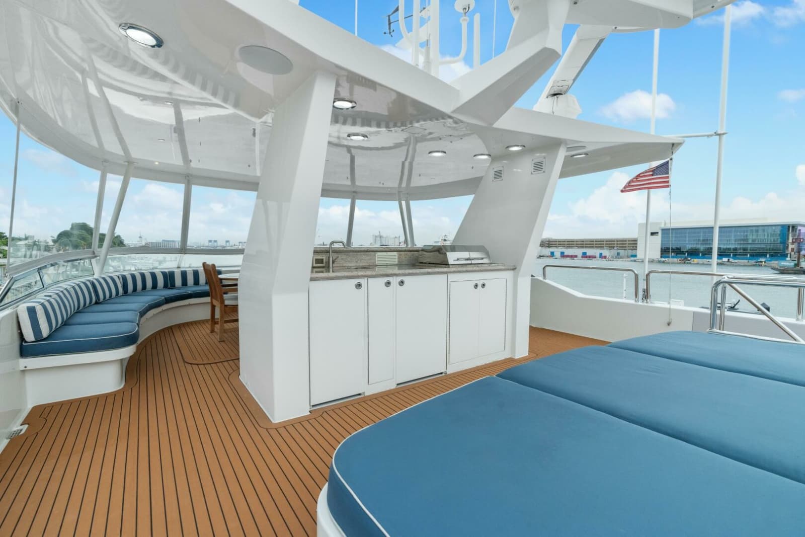 2004 Westport 130 Tri-Deck Motor Yacht - Photo 40
