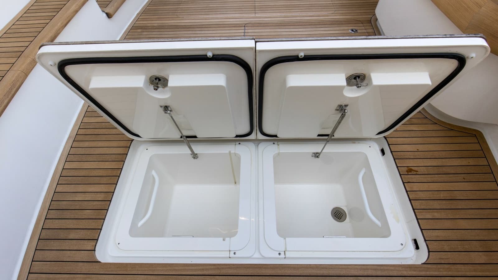 2024 Viking 54 Convertible - Photo 36