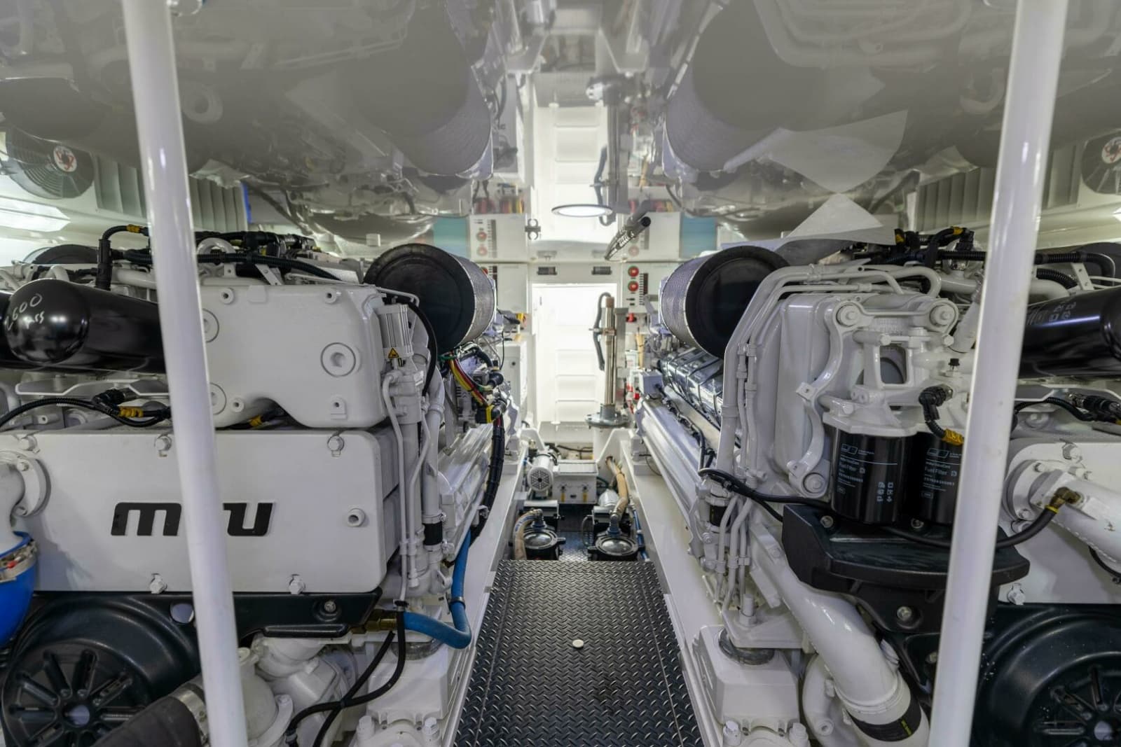 2020 Viking 62 Convertible - Photo 45