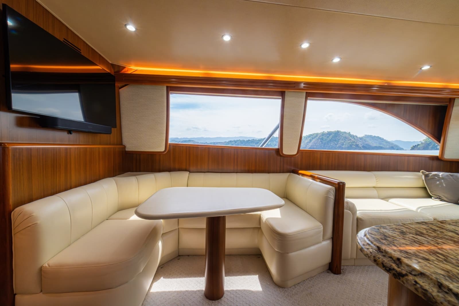 2012 Viking 60 Convertible - Photo 28