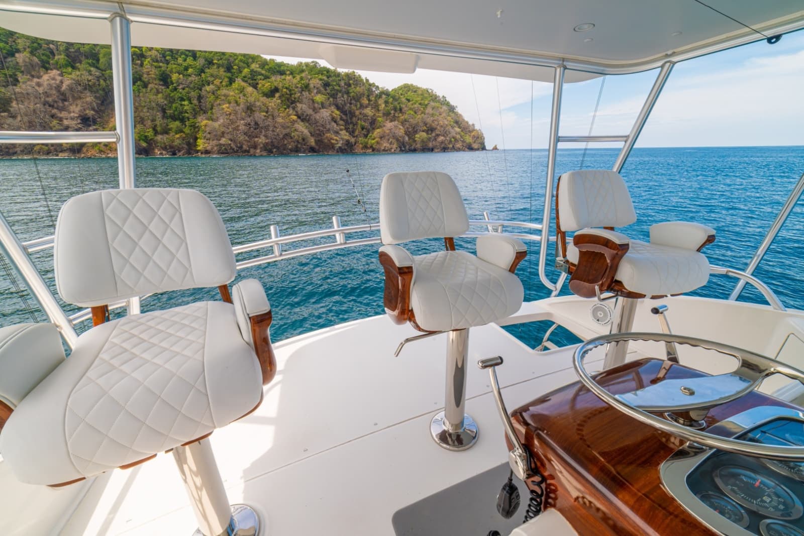 2012 Viking 60 Convertible - Photo 20
