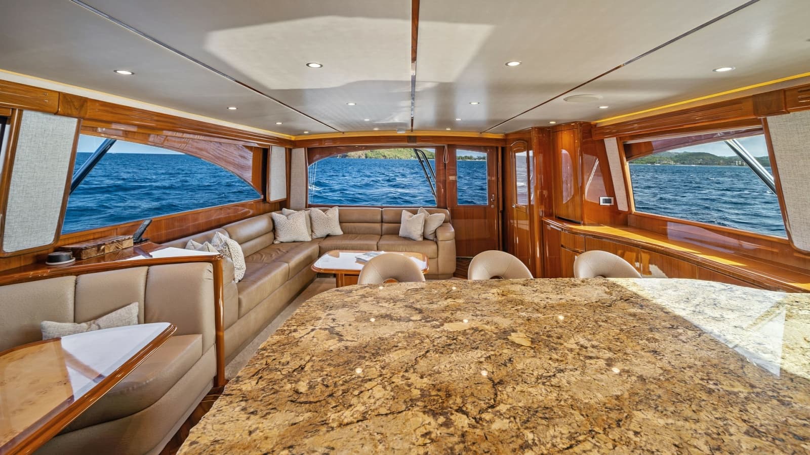 2015 Viking 70 Convertible  - Photo 10