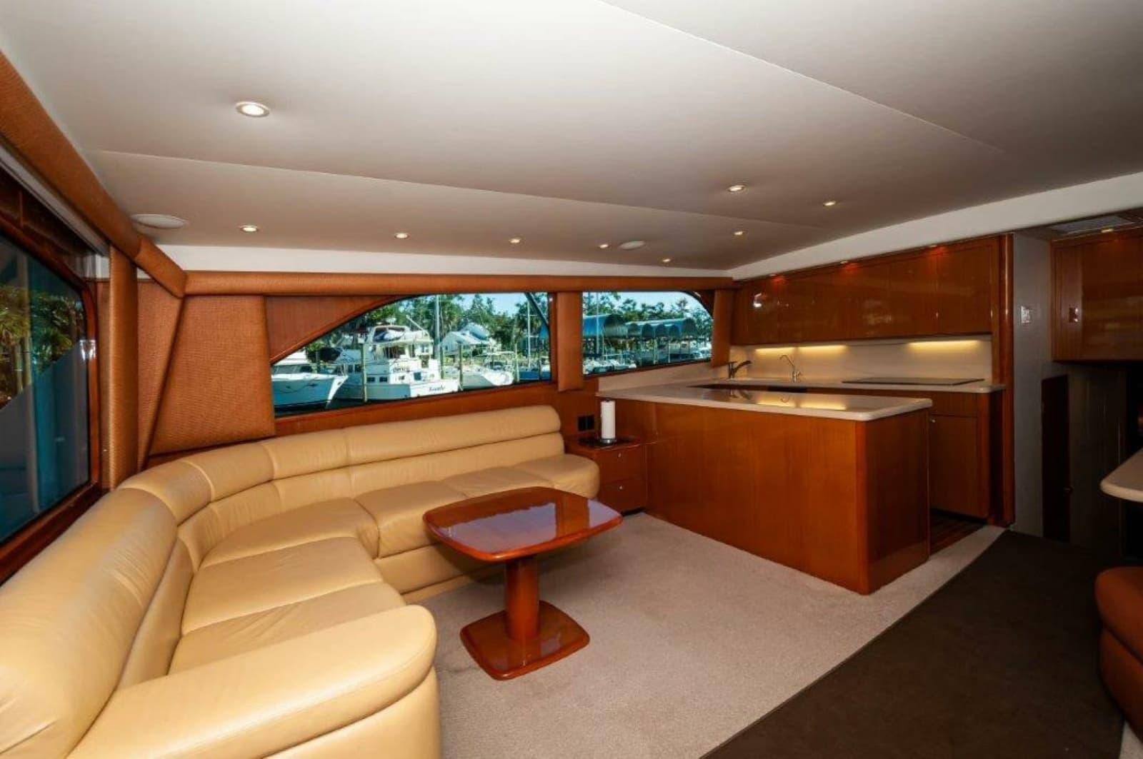 2001 Viking 61 Convertible - Photo 2