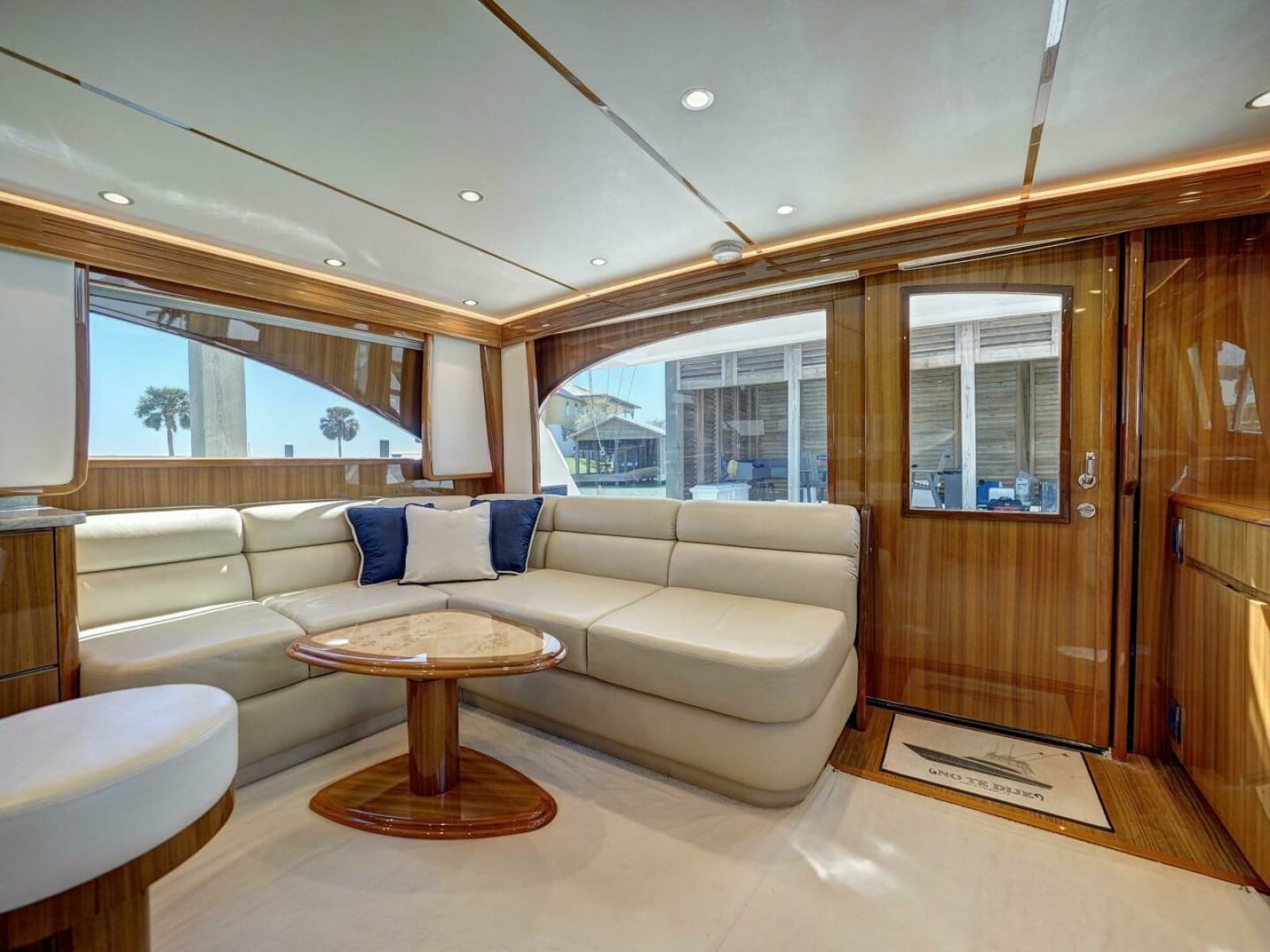 2017 Viking 52 Convertible - Photo 11