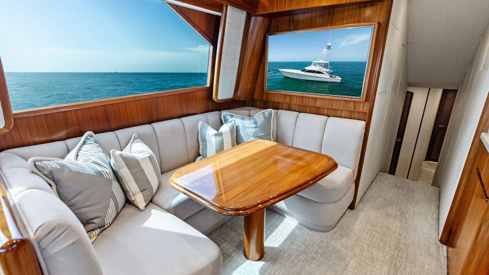 2018 Viking 62 Convertible - Photo 15