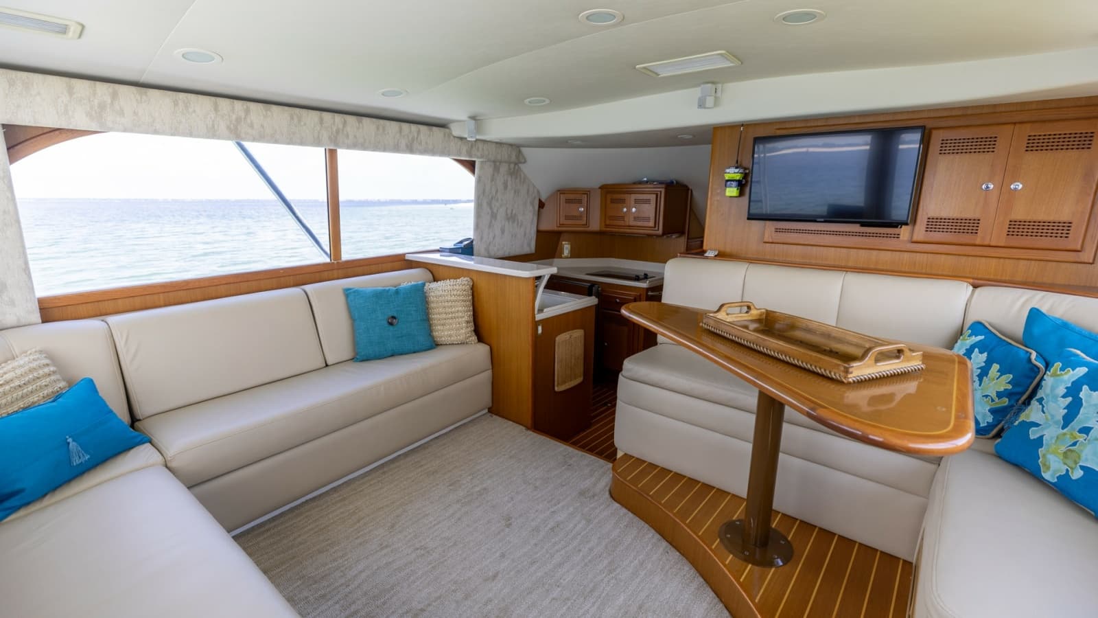 2003 Cabo 43 Convertible - Photo 2