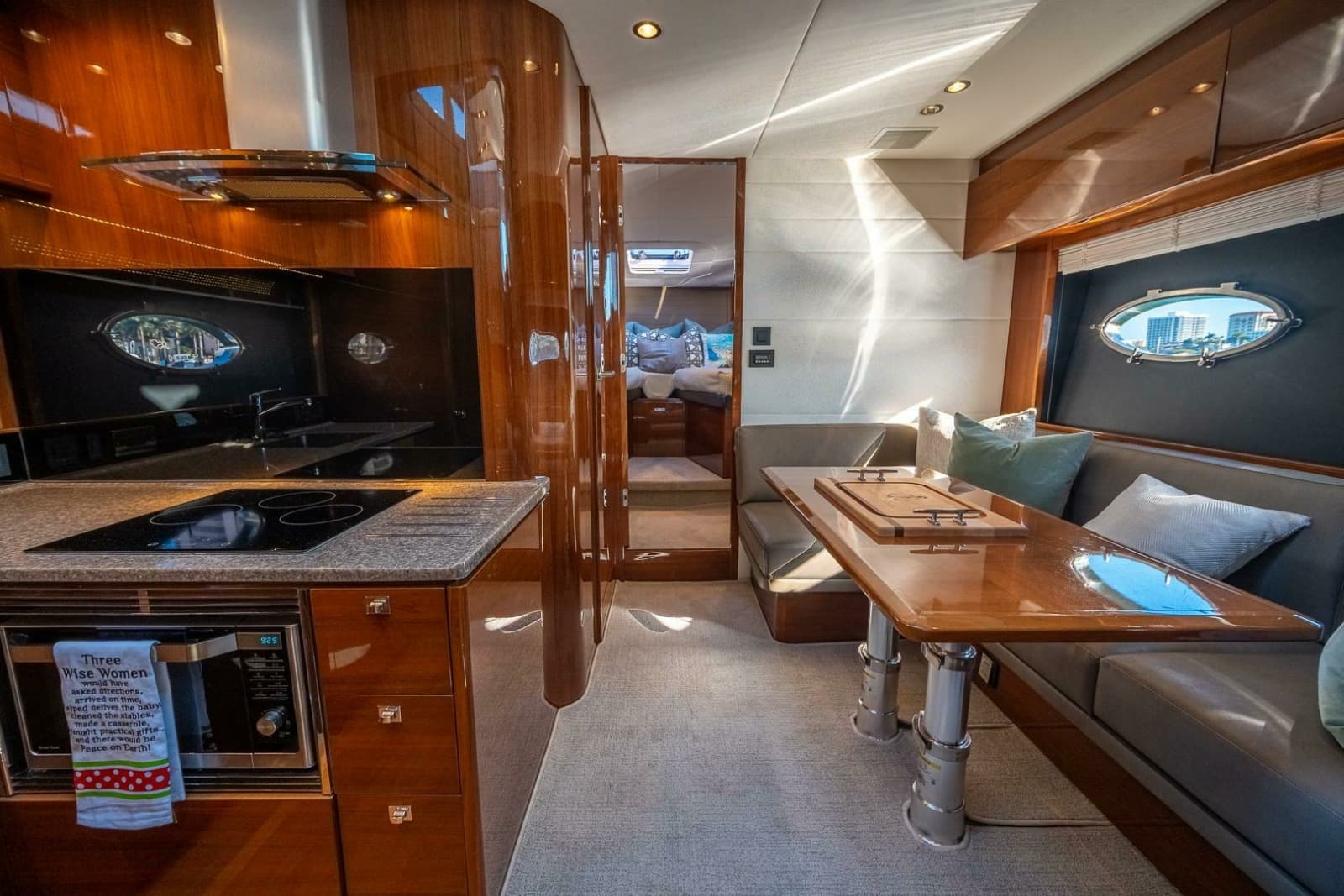 2016 Princess V48 - Photo 23